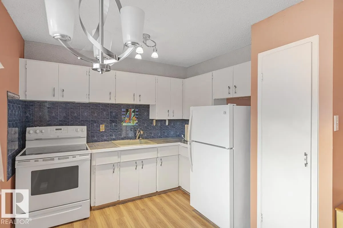 32 HABITAT Crescent