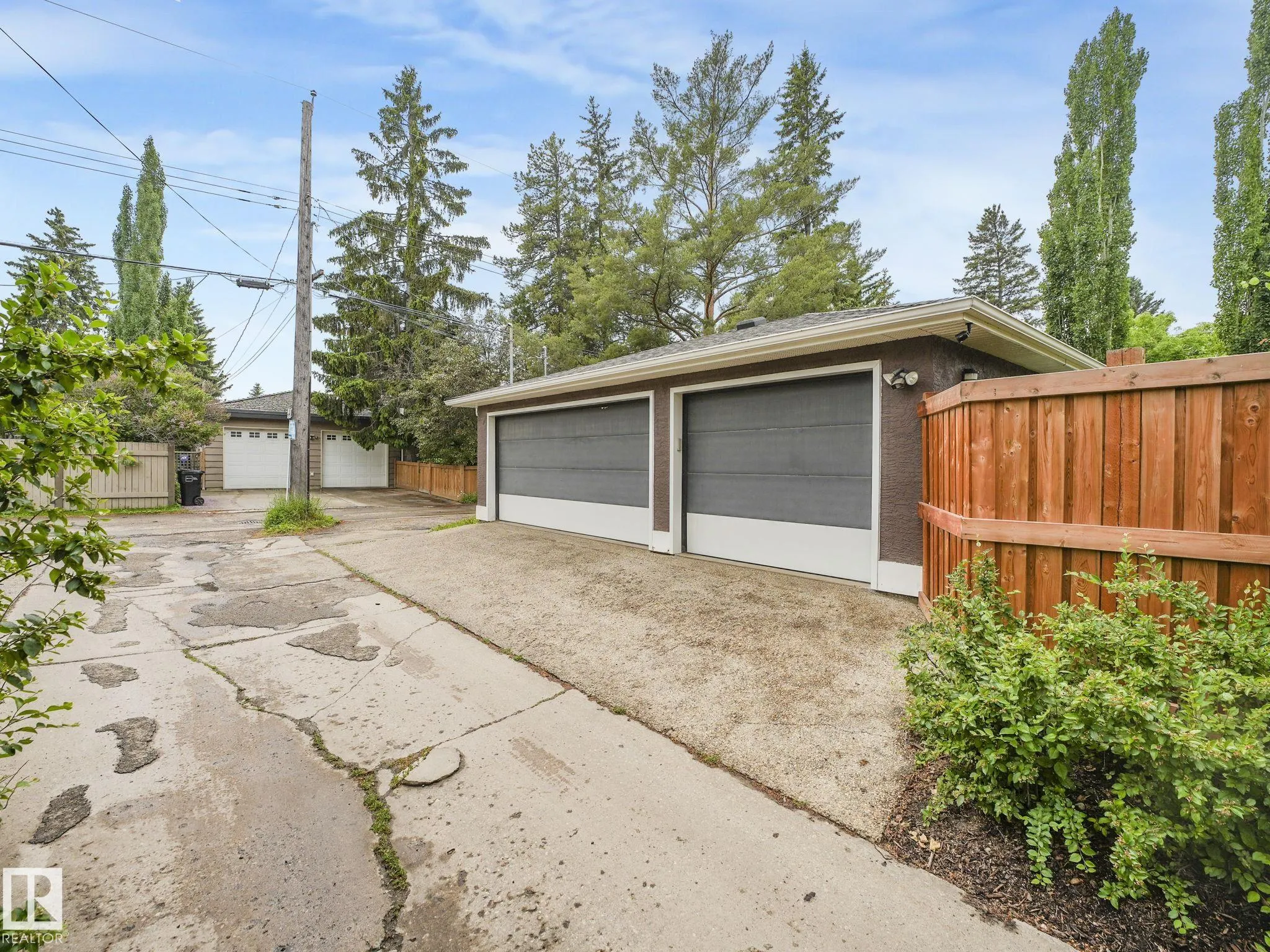 13833 SUMMIT Drive