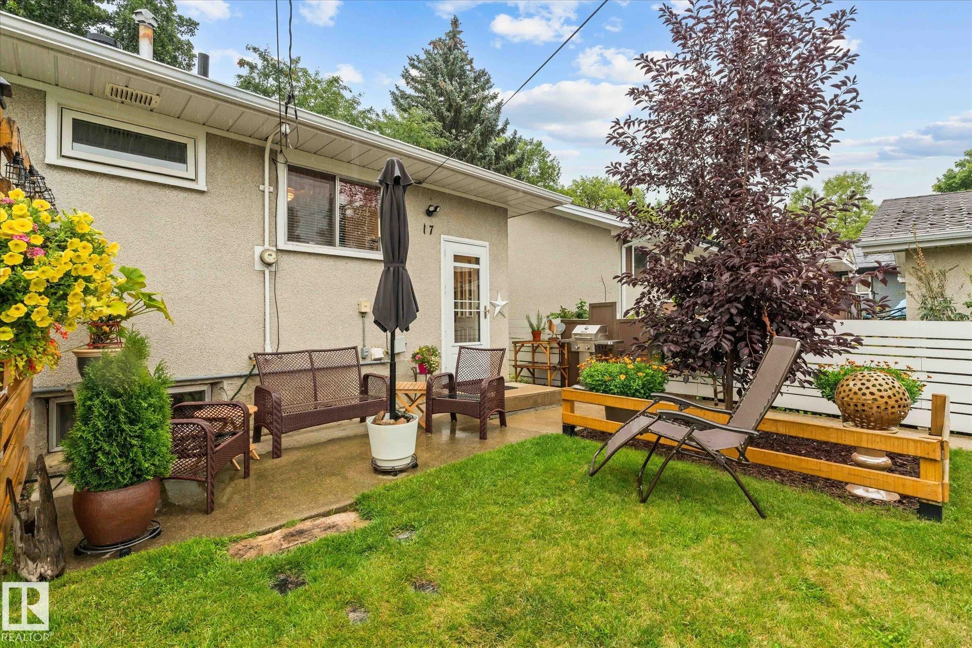17 ELIZABETH Drive