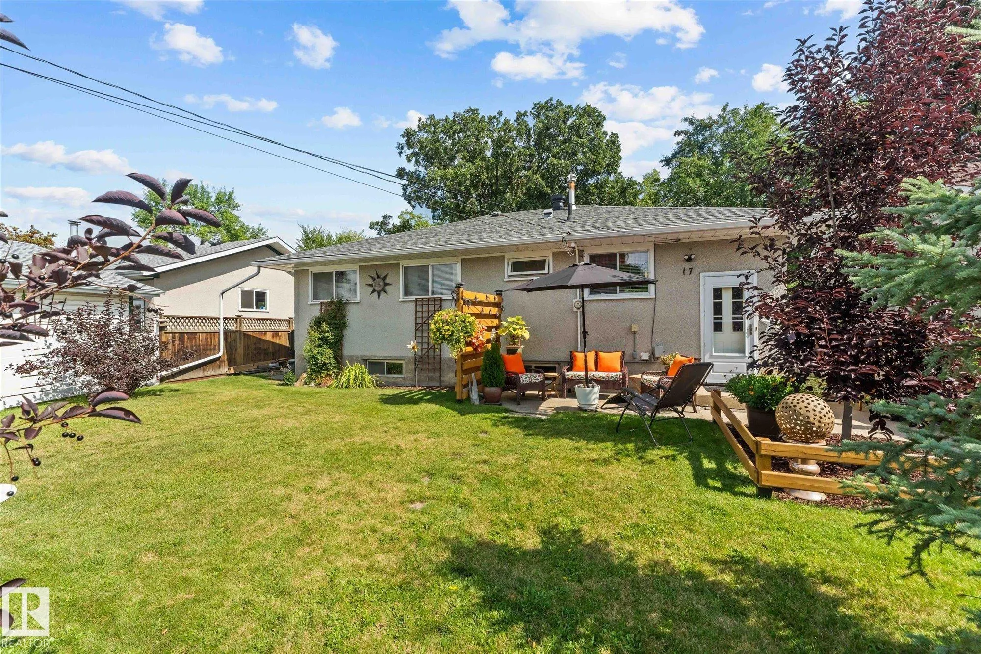 17 ELIZABETH Drive