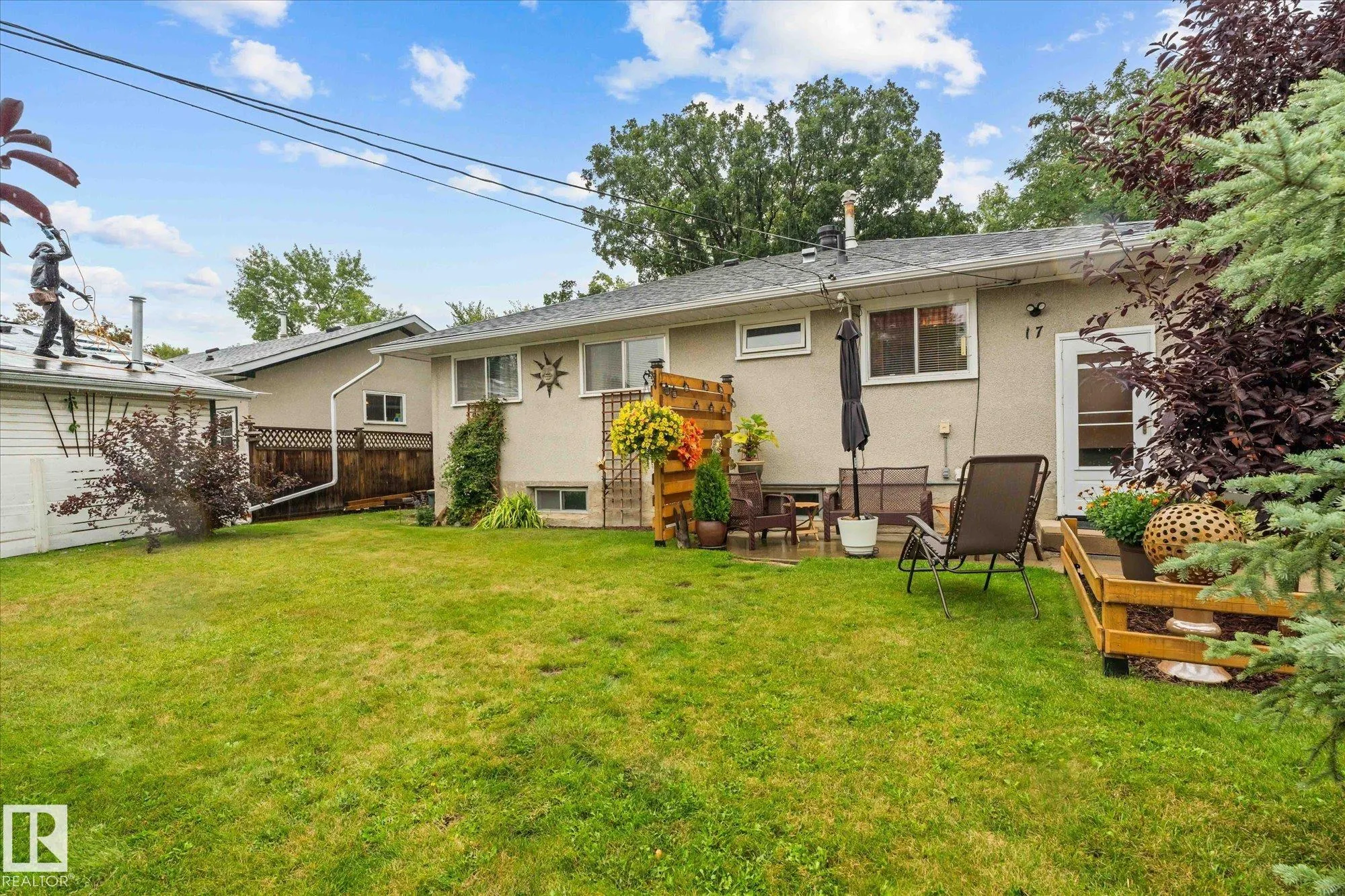 17 ELIZABETH Drive