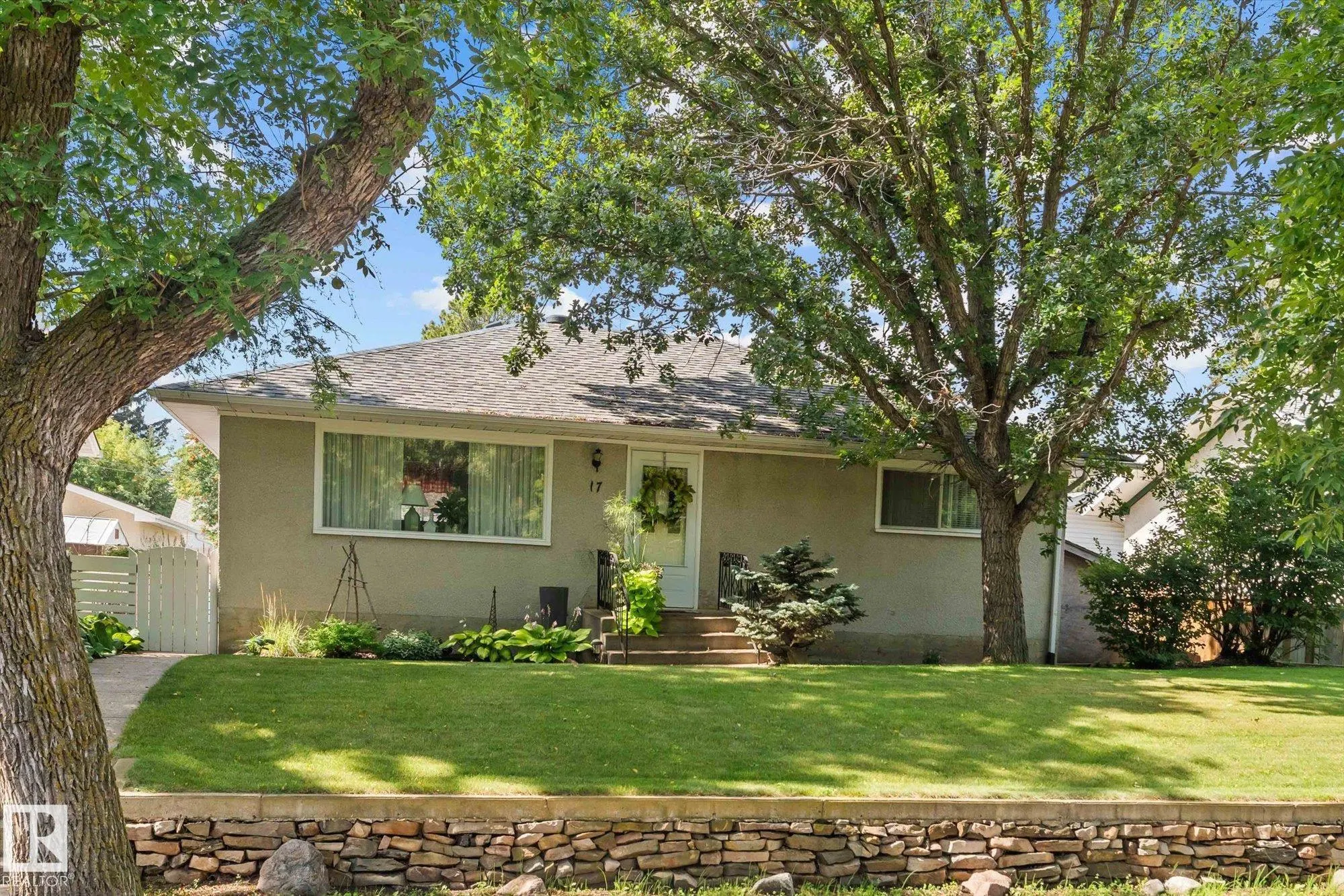 17 ELIZABETH Drive