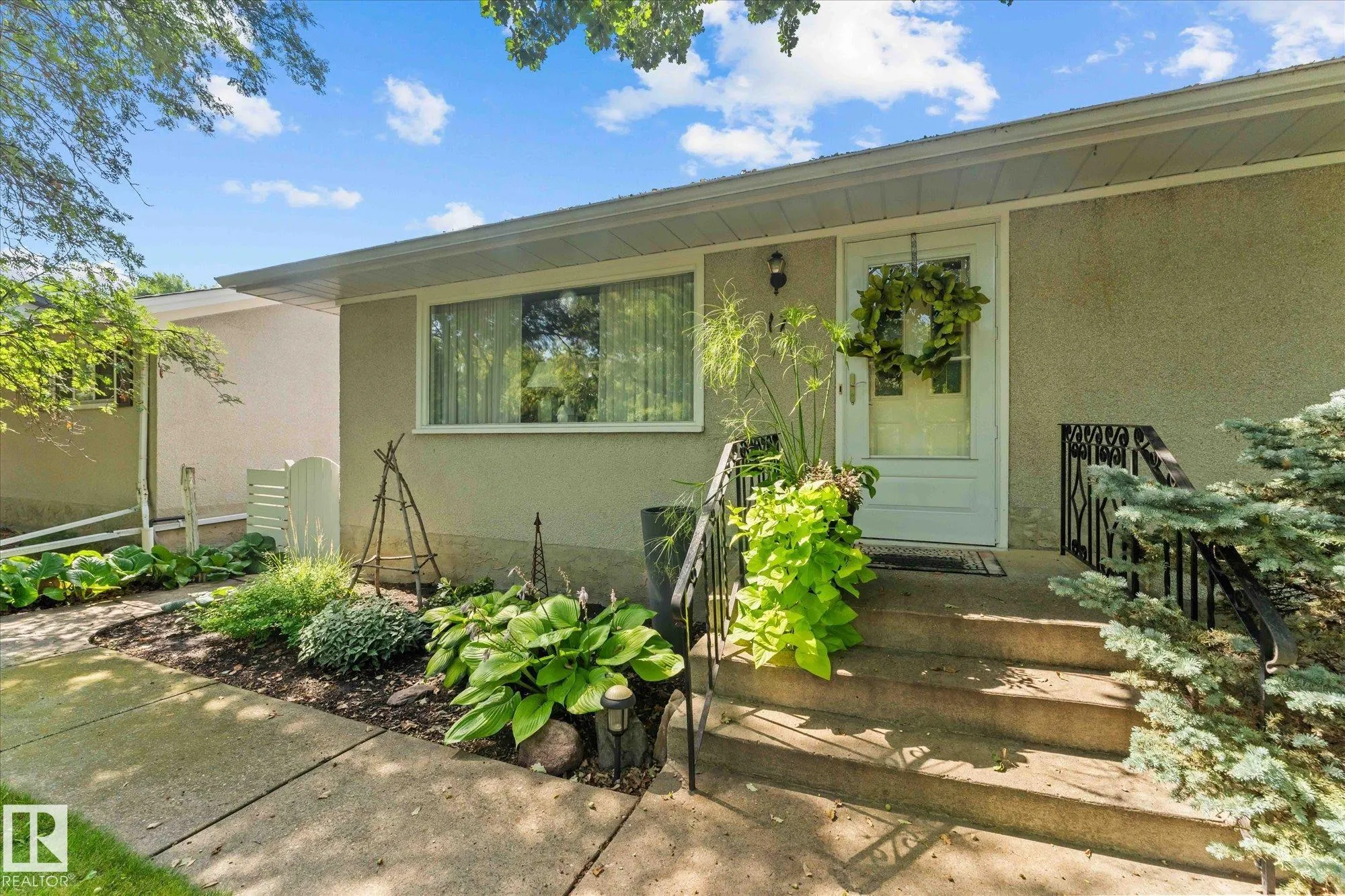 17 ELIZABETH Drive