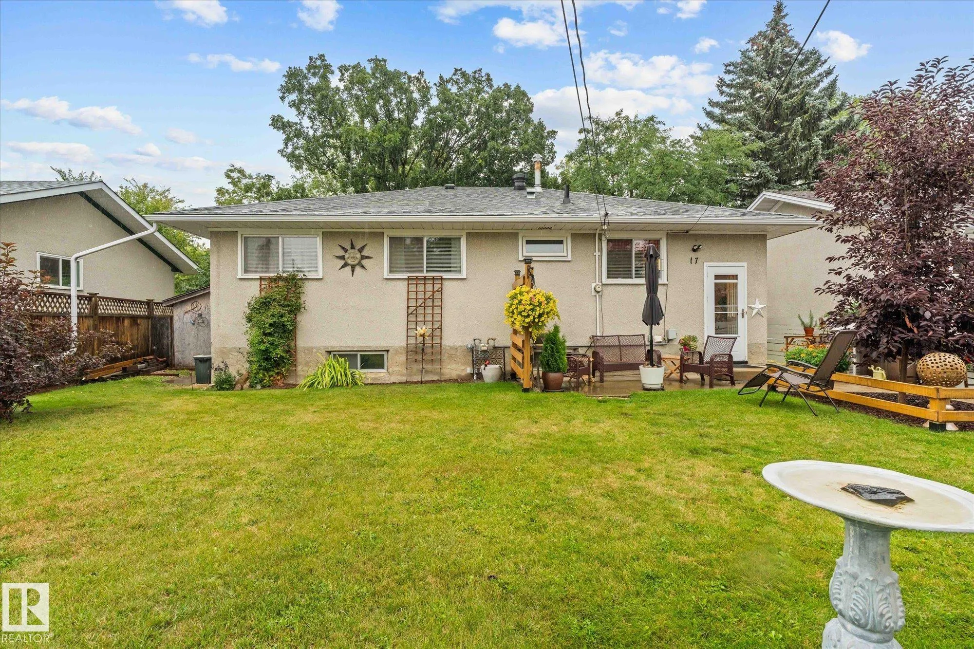 17 ELIZABETH Drive