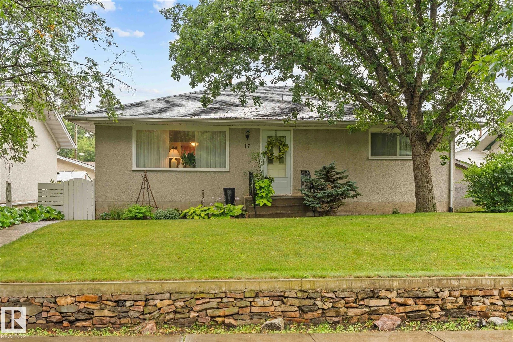 17 ELIZABETH Drive