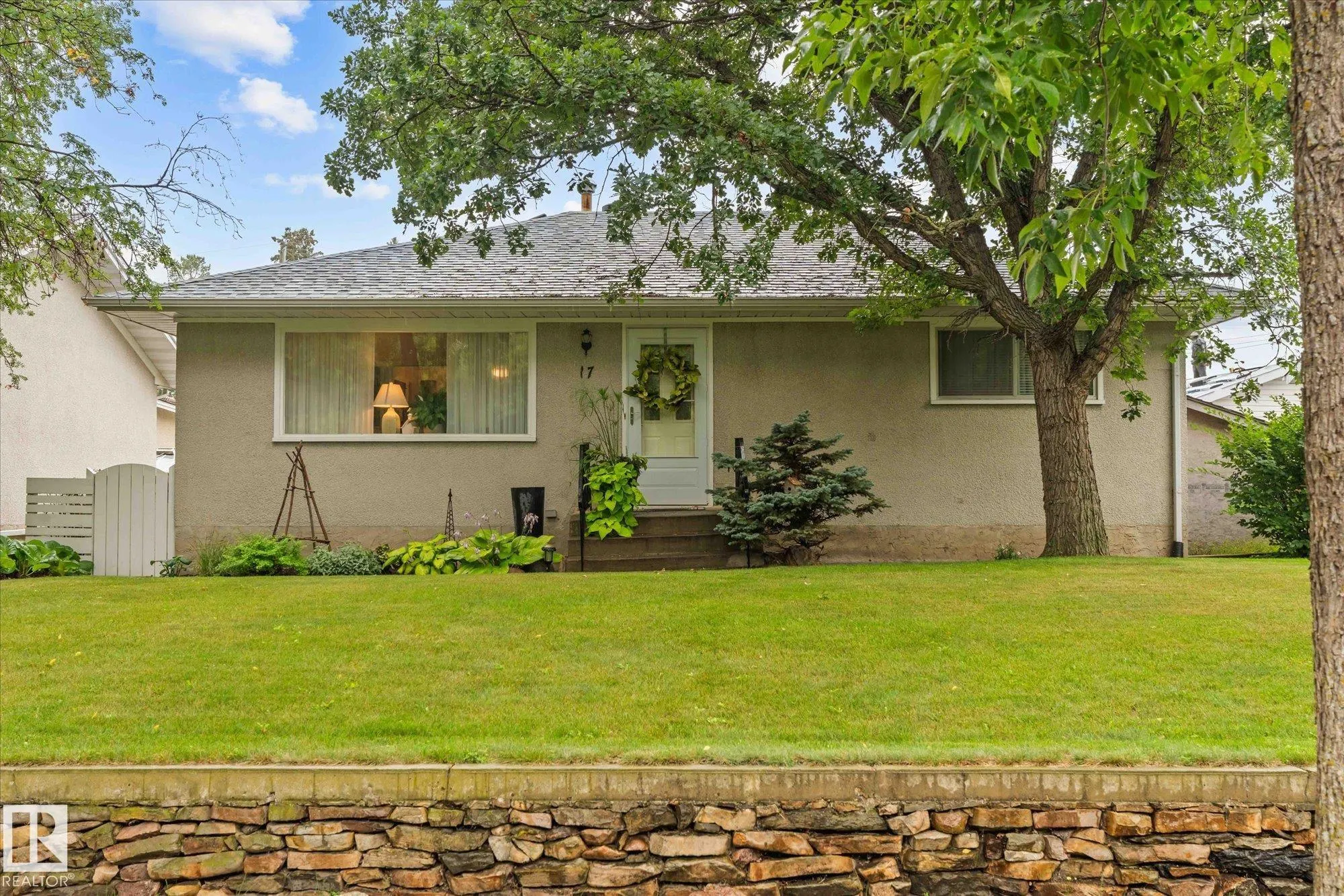 17 ELIZABETH Drive