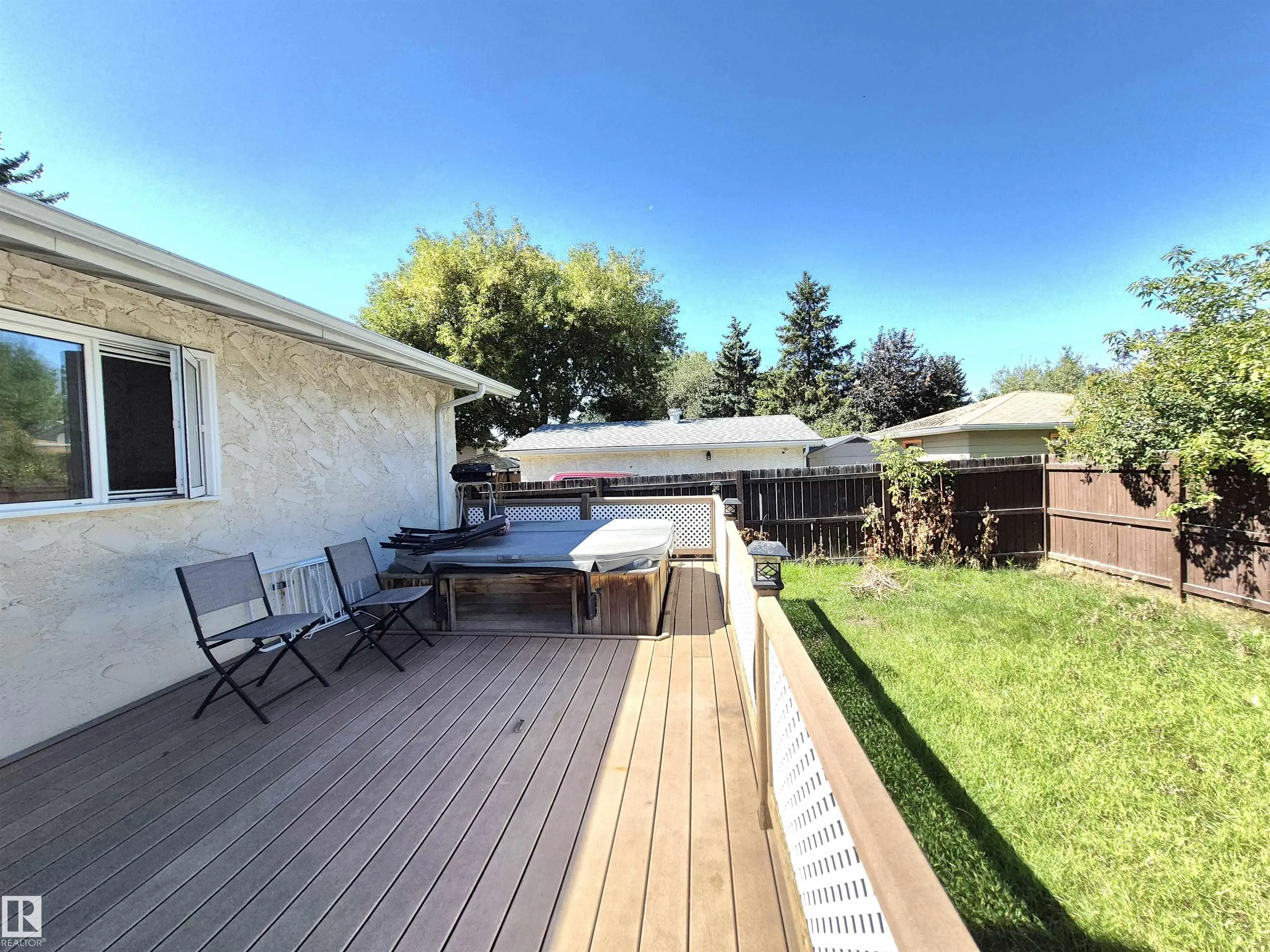 11404 161 Avenue