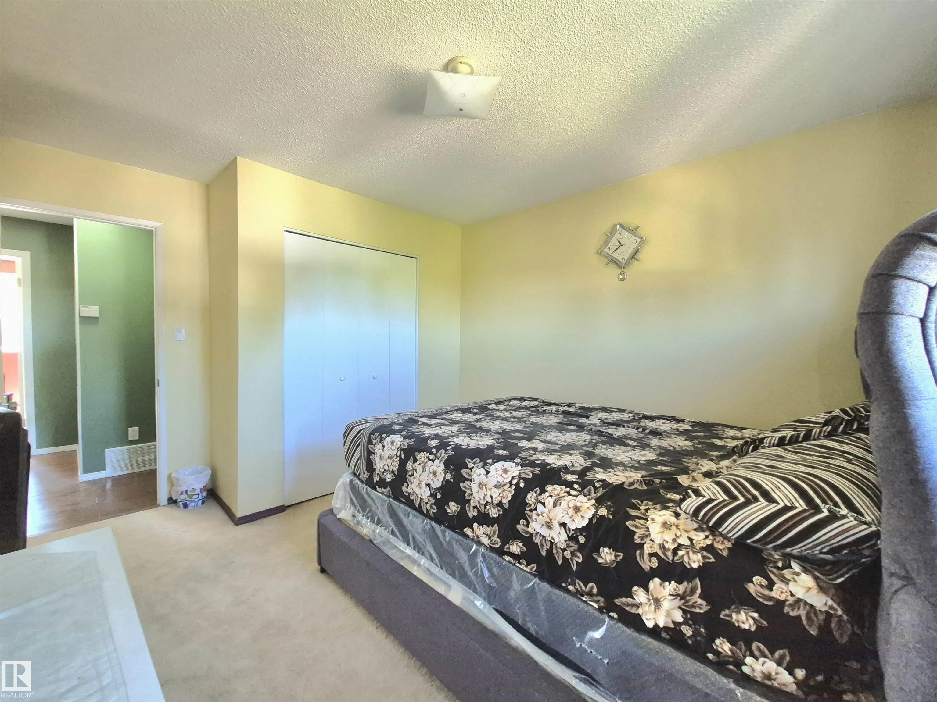 11404 161 Avenue