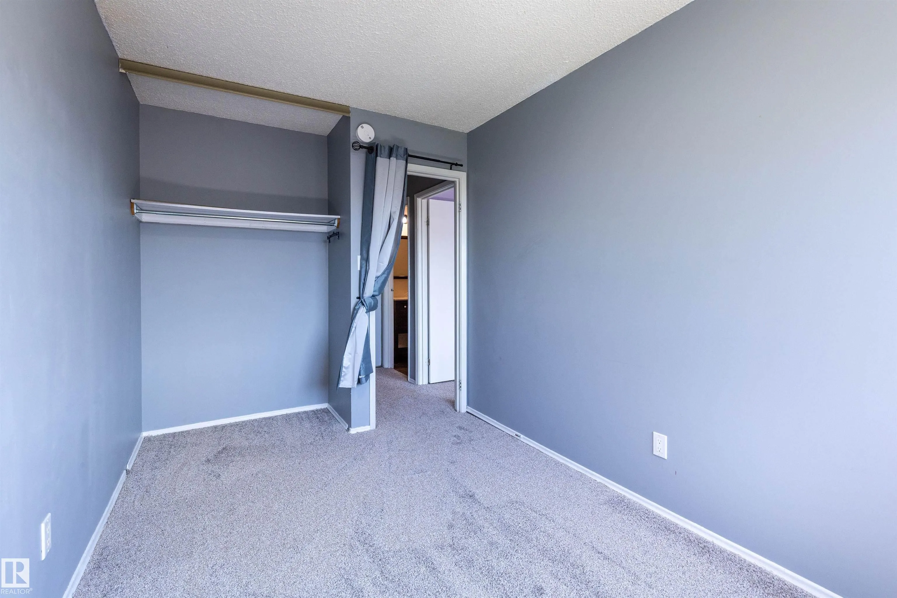 302 TELFORD Court