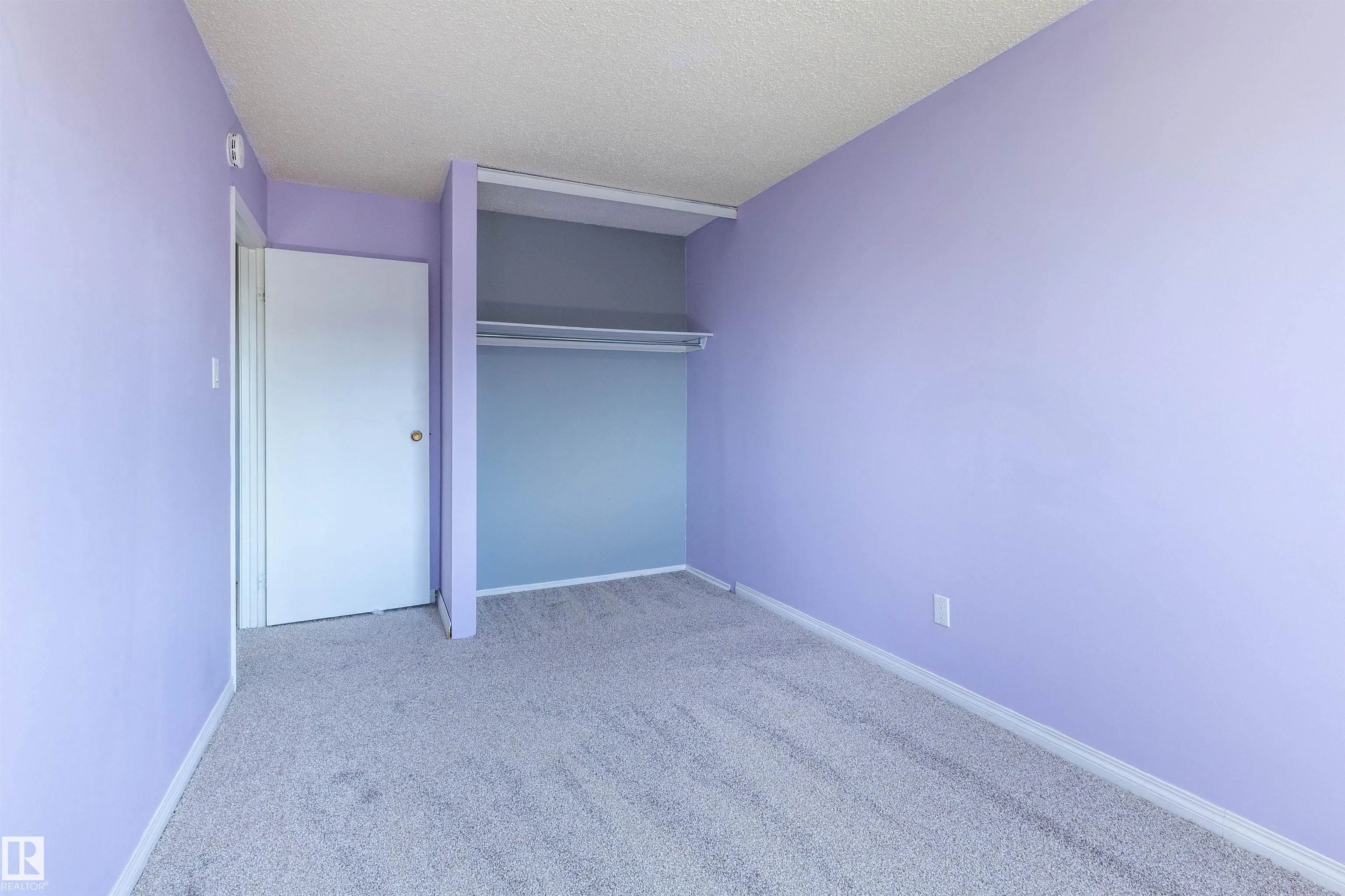 302 TELFORD Court