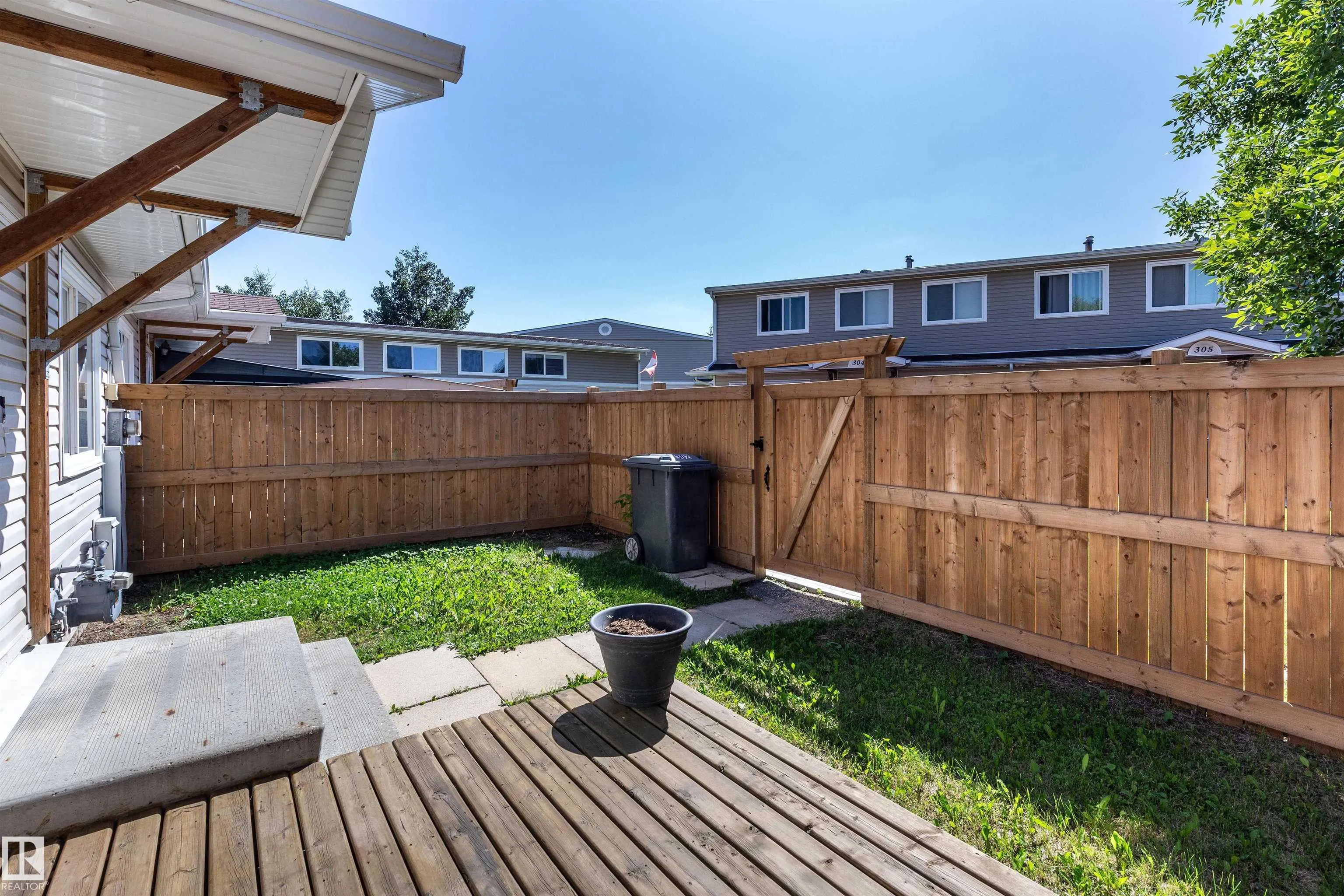 302 TELFORD Court