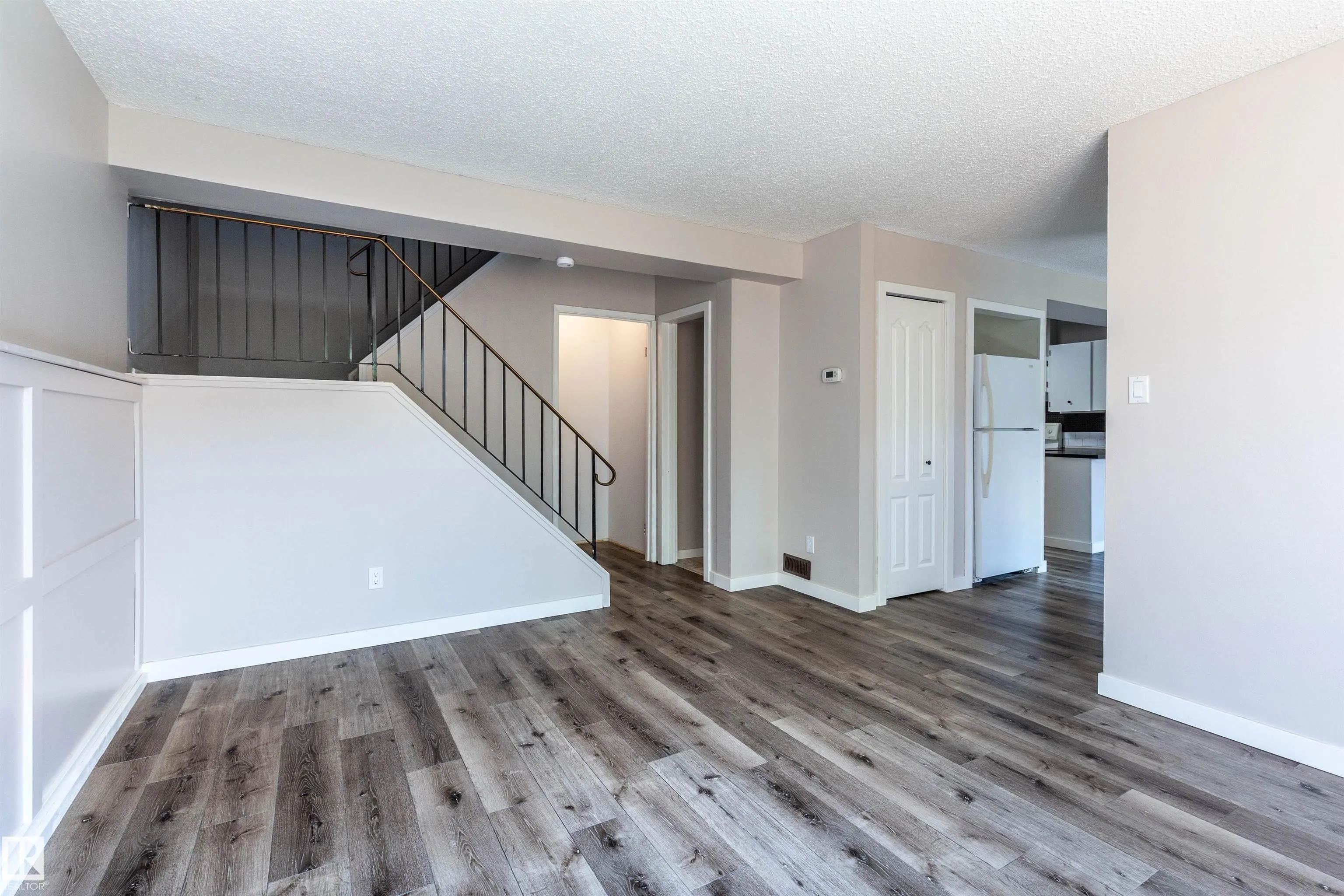 302 TELFORD Court