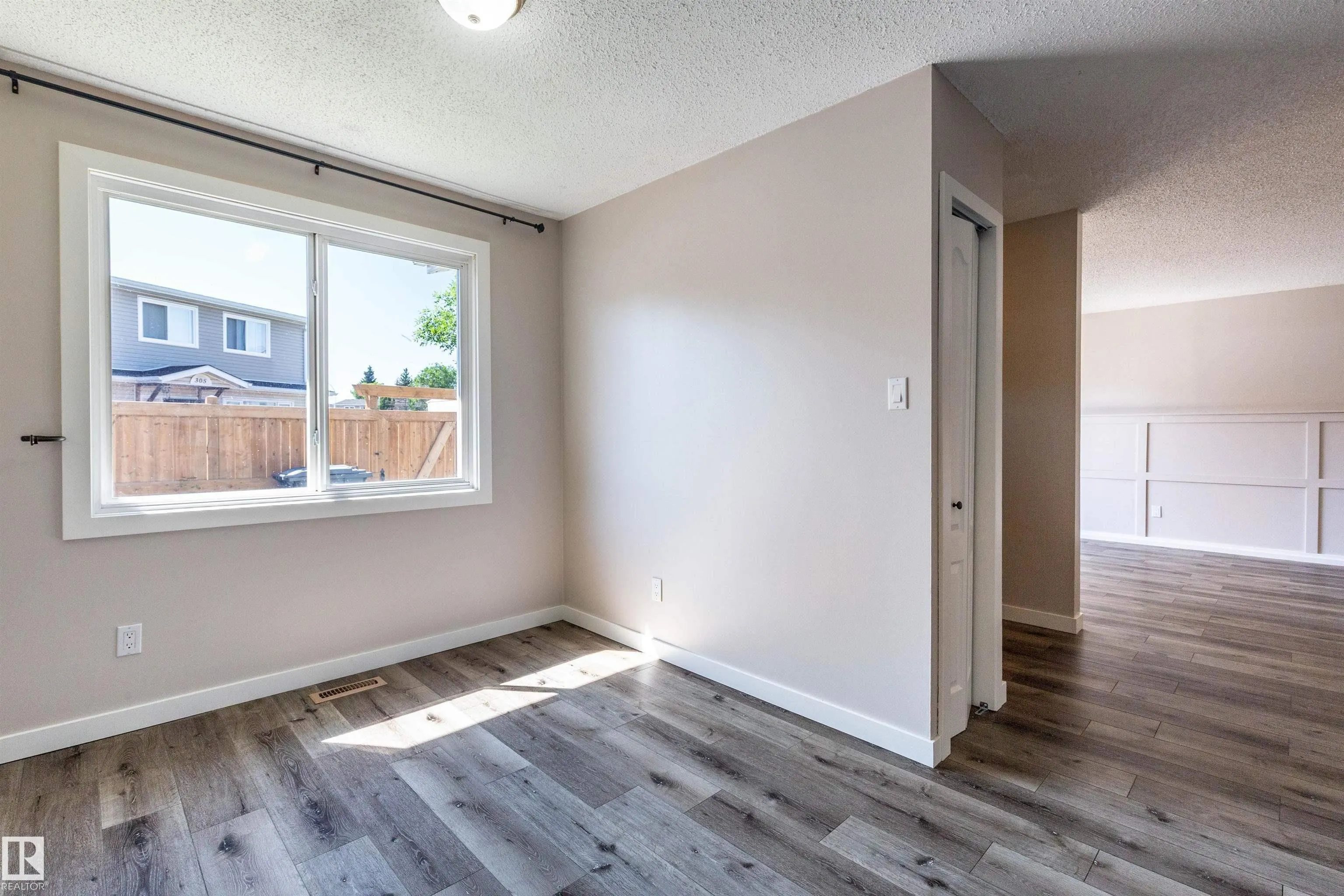 302 TELFORD Court