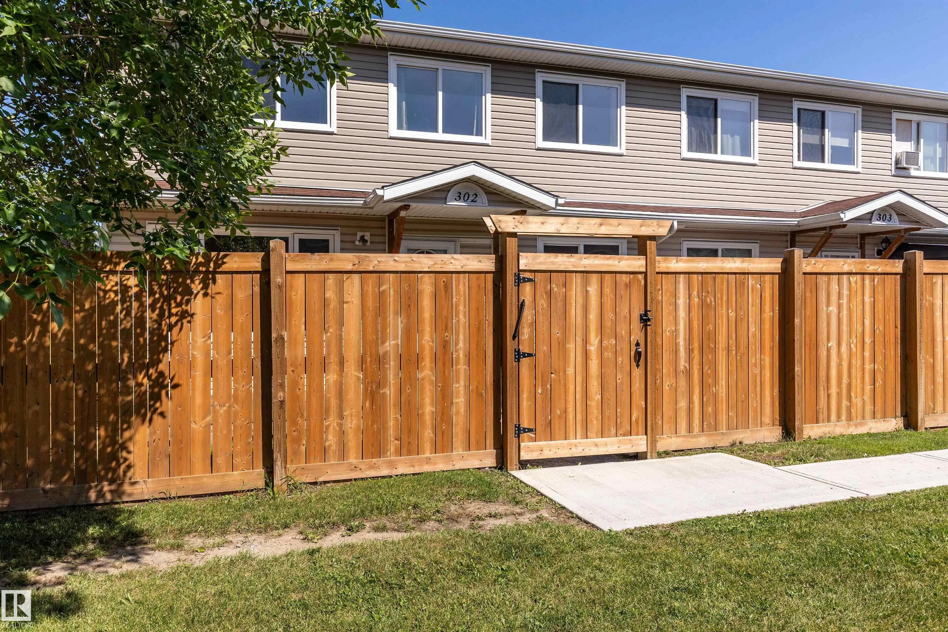 302 TELFORD Court