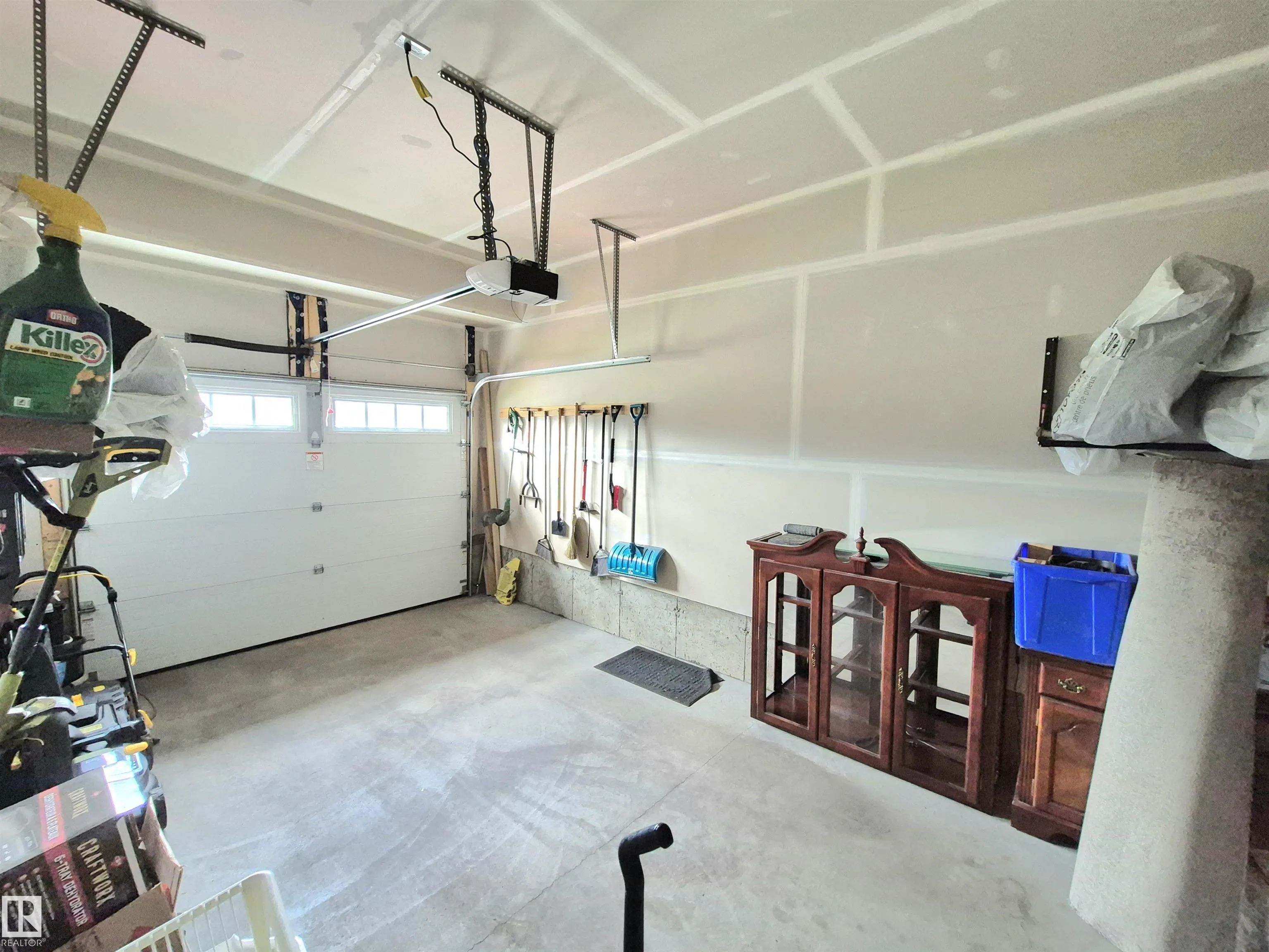 1727 PLUM Crescent
