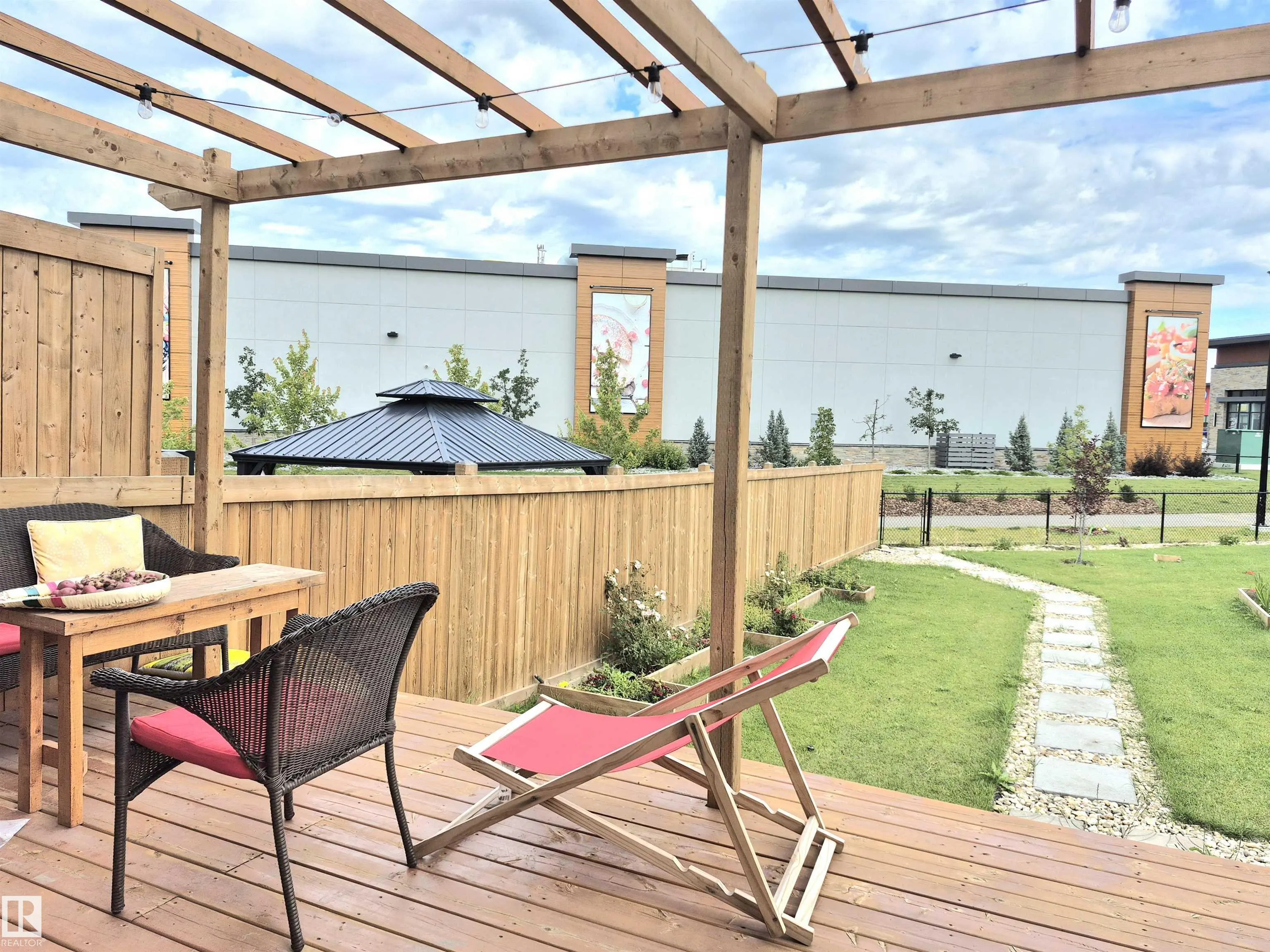1727 PLUM Crescent