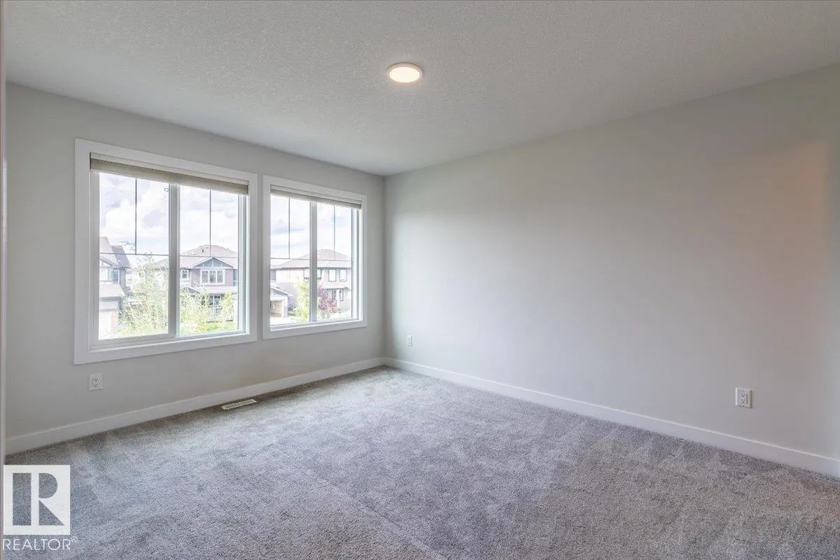 27 SIENNA Boulevard