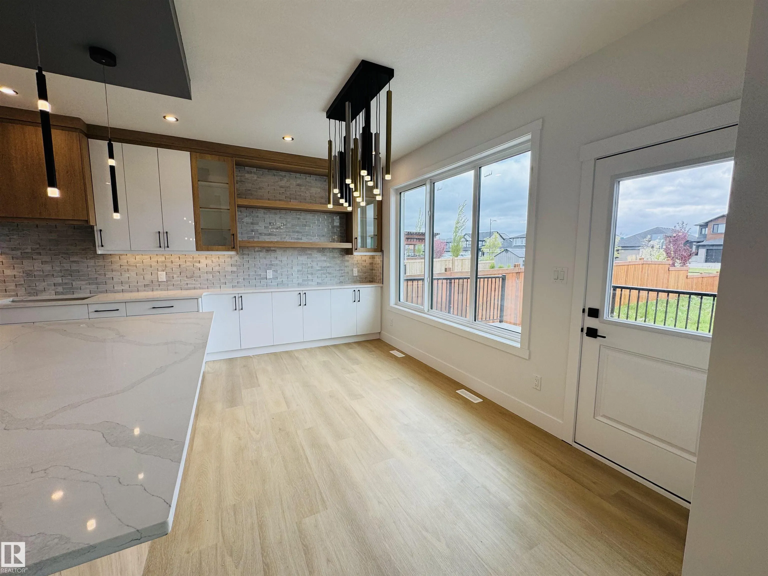 165 Edgewater Cir