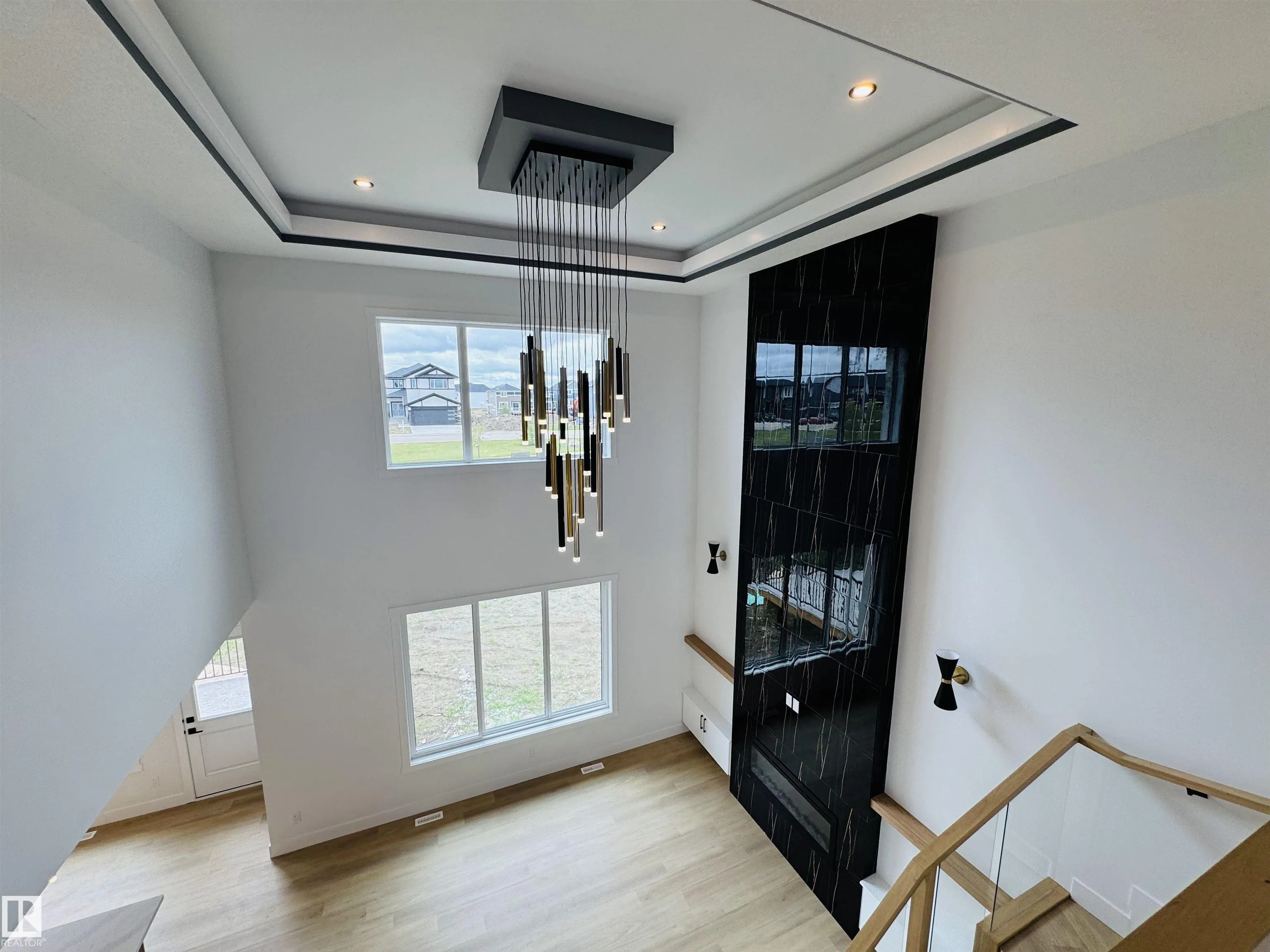 165 Edgewater Cir