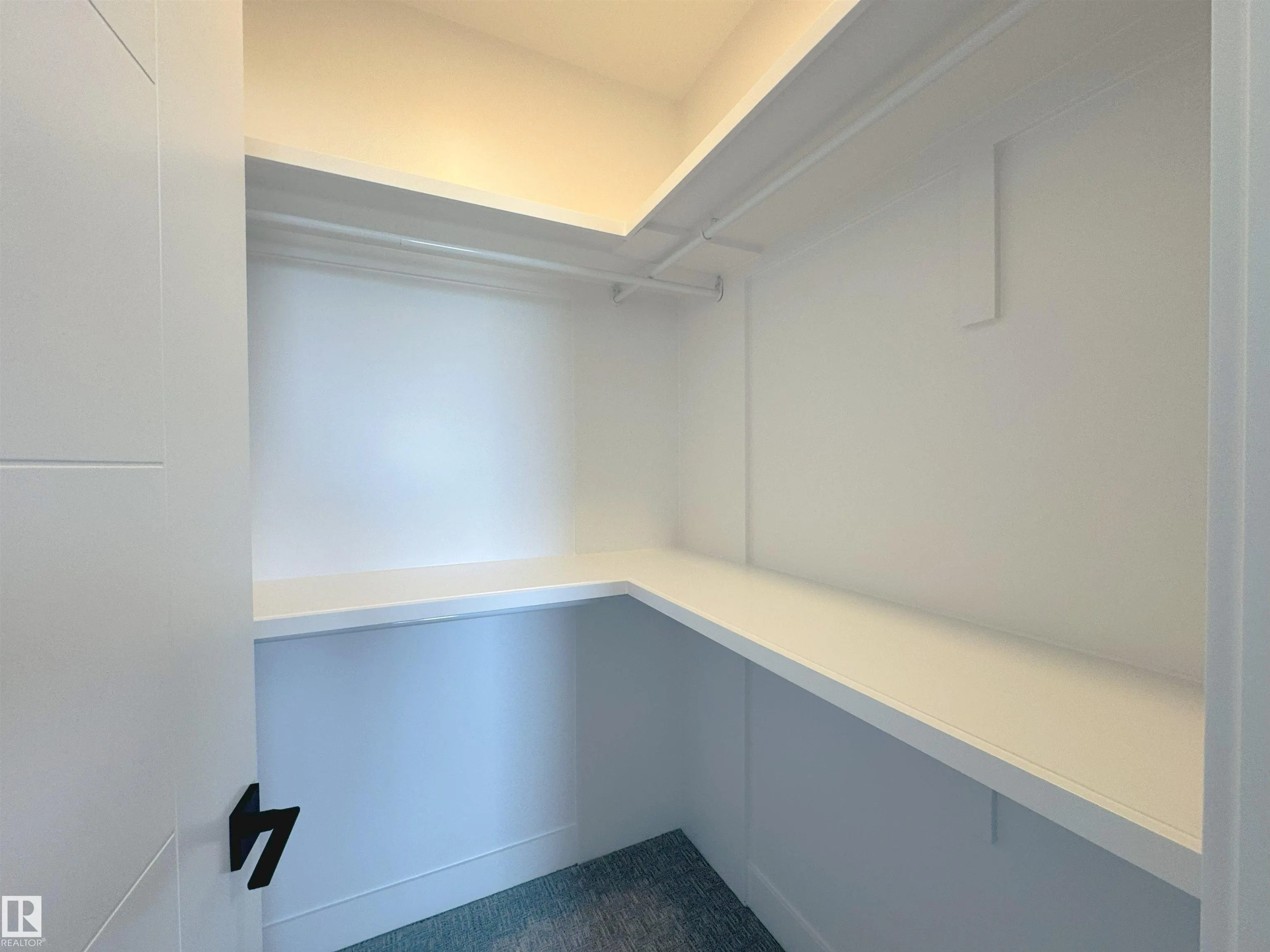 165 Edgewater Cir