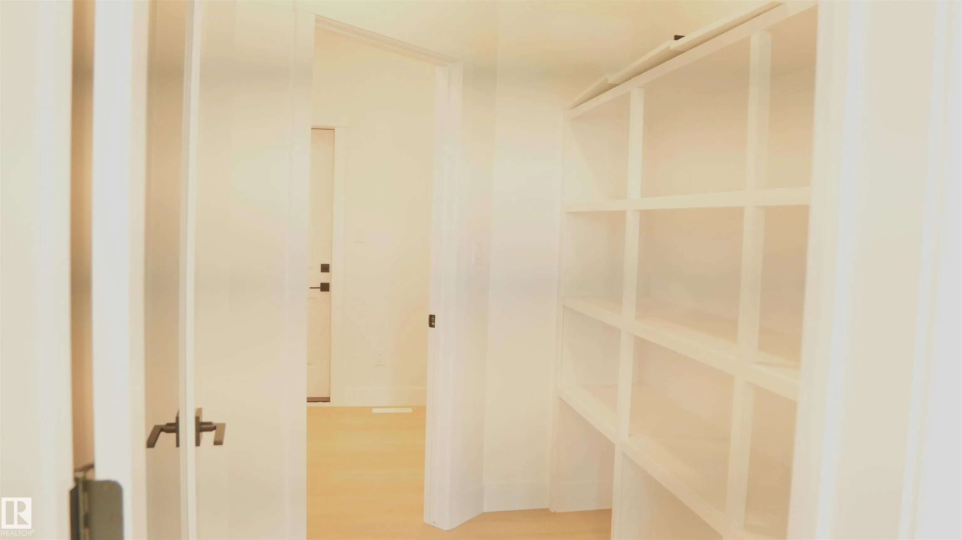 165 Edgewater Cir