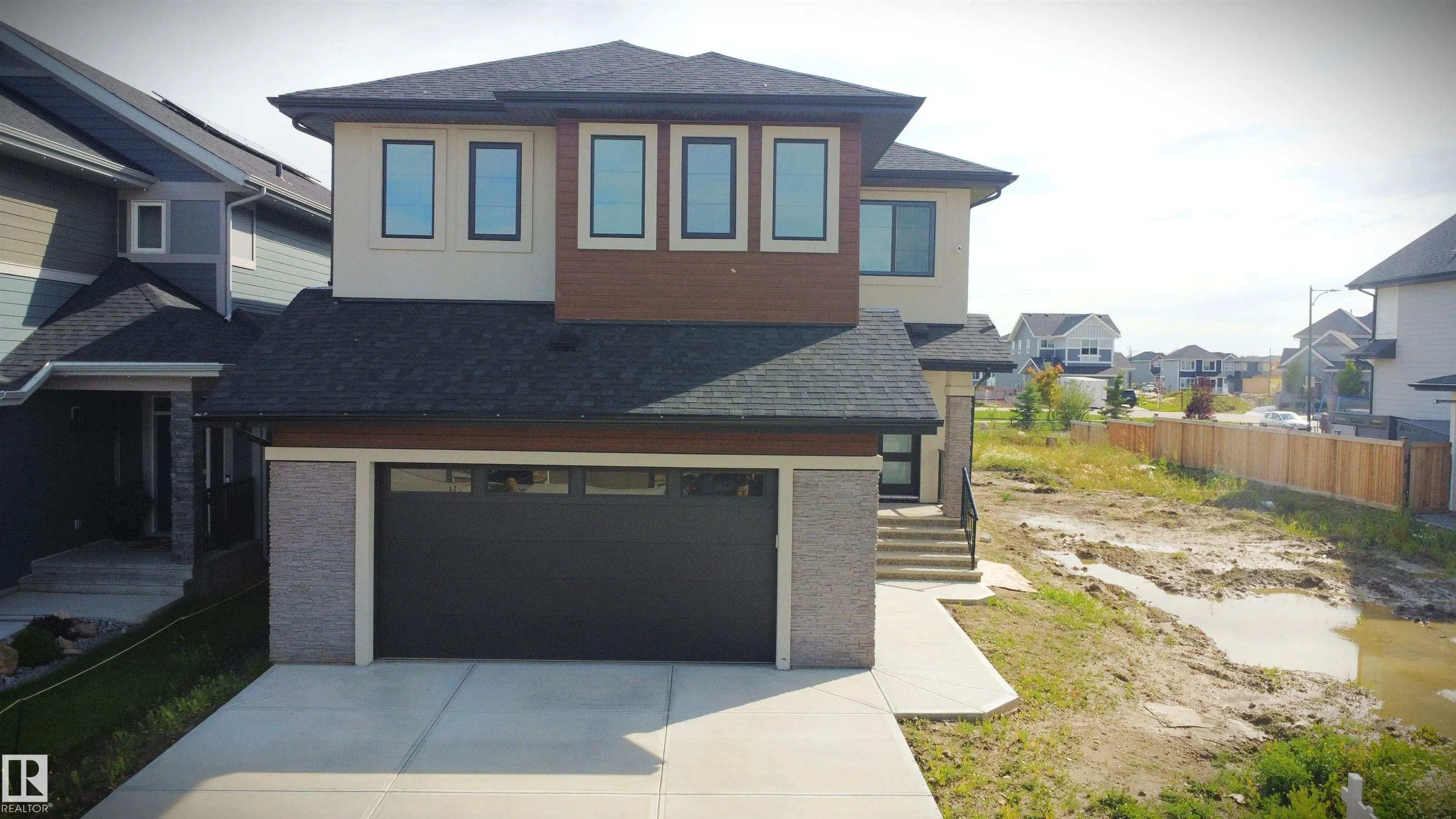 165 Edgewater Cir