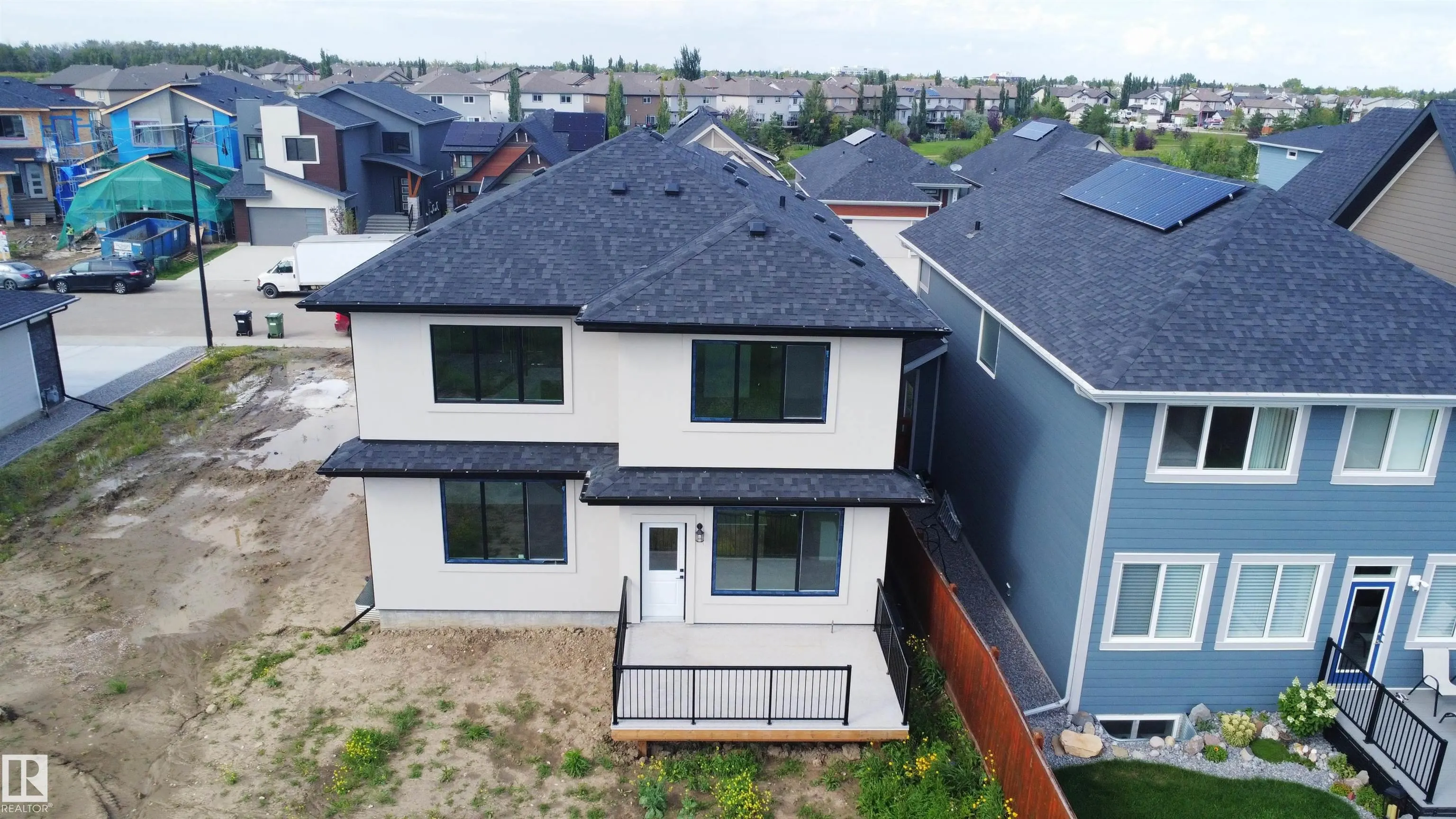 165 Edgewater Cir