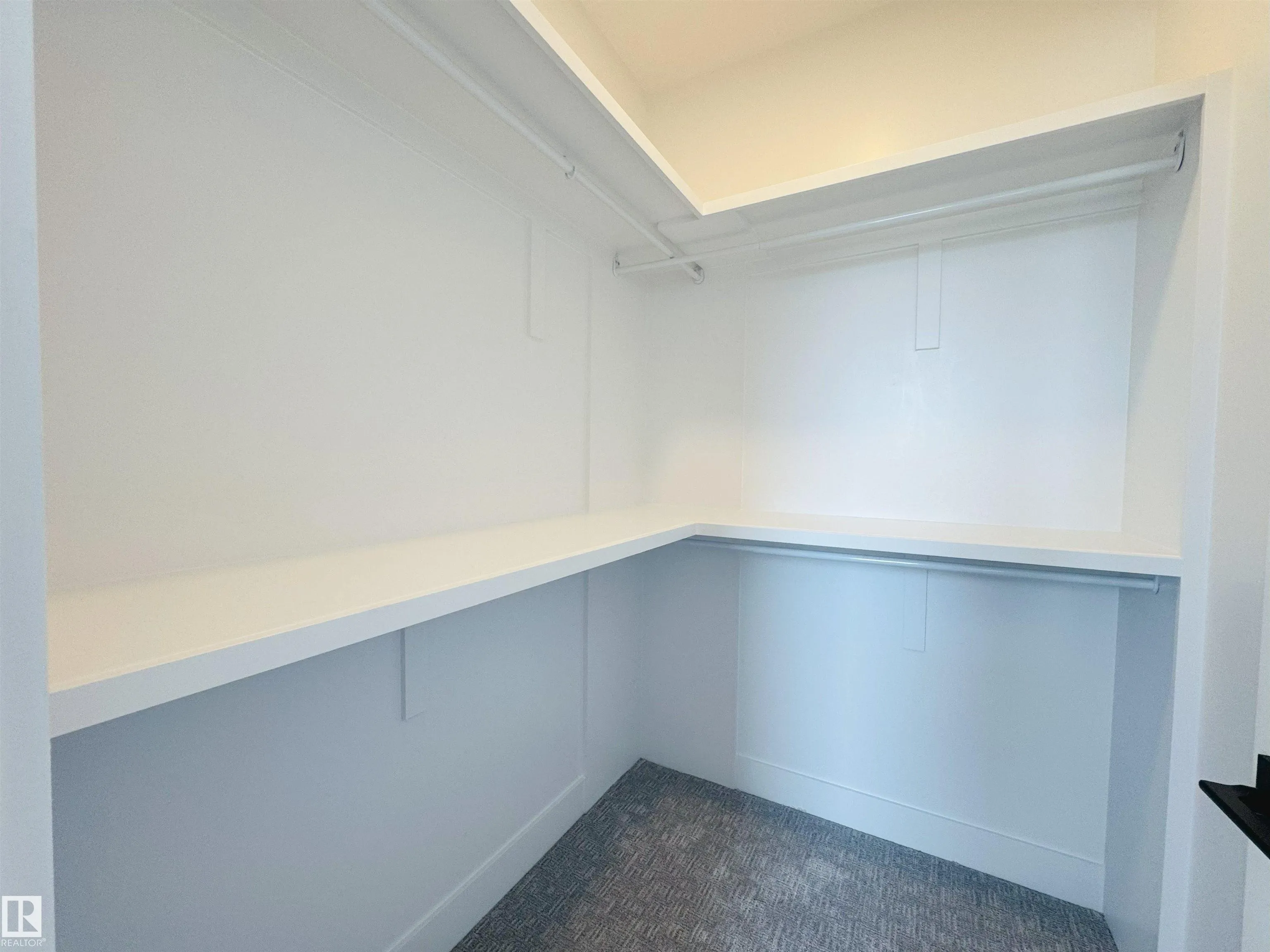 165 Edgewater Cir
