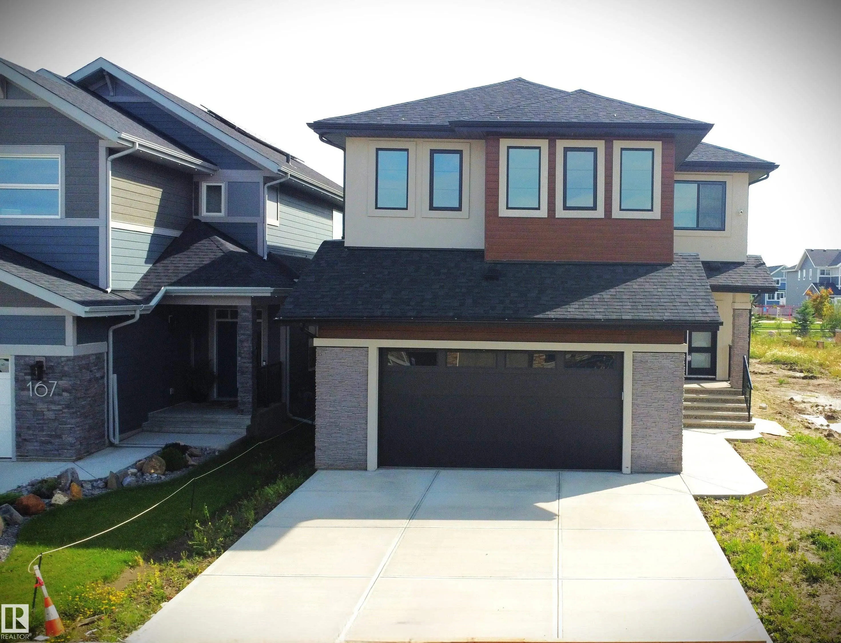 165 Edgewater Cir