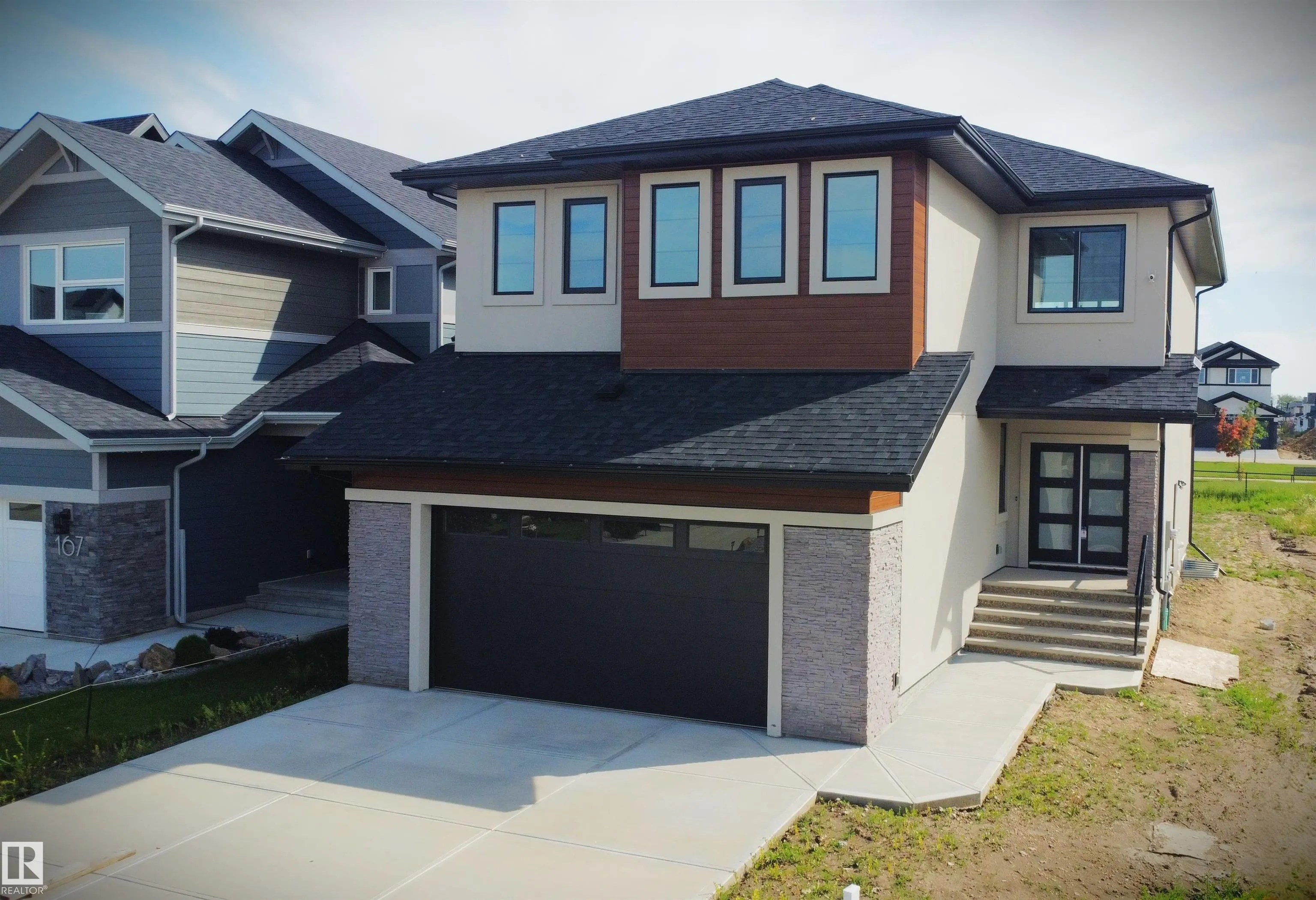 165 Edgewater Cir