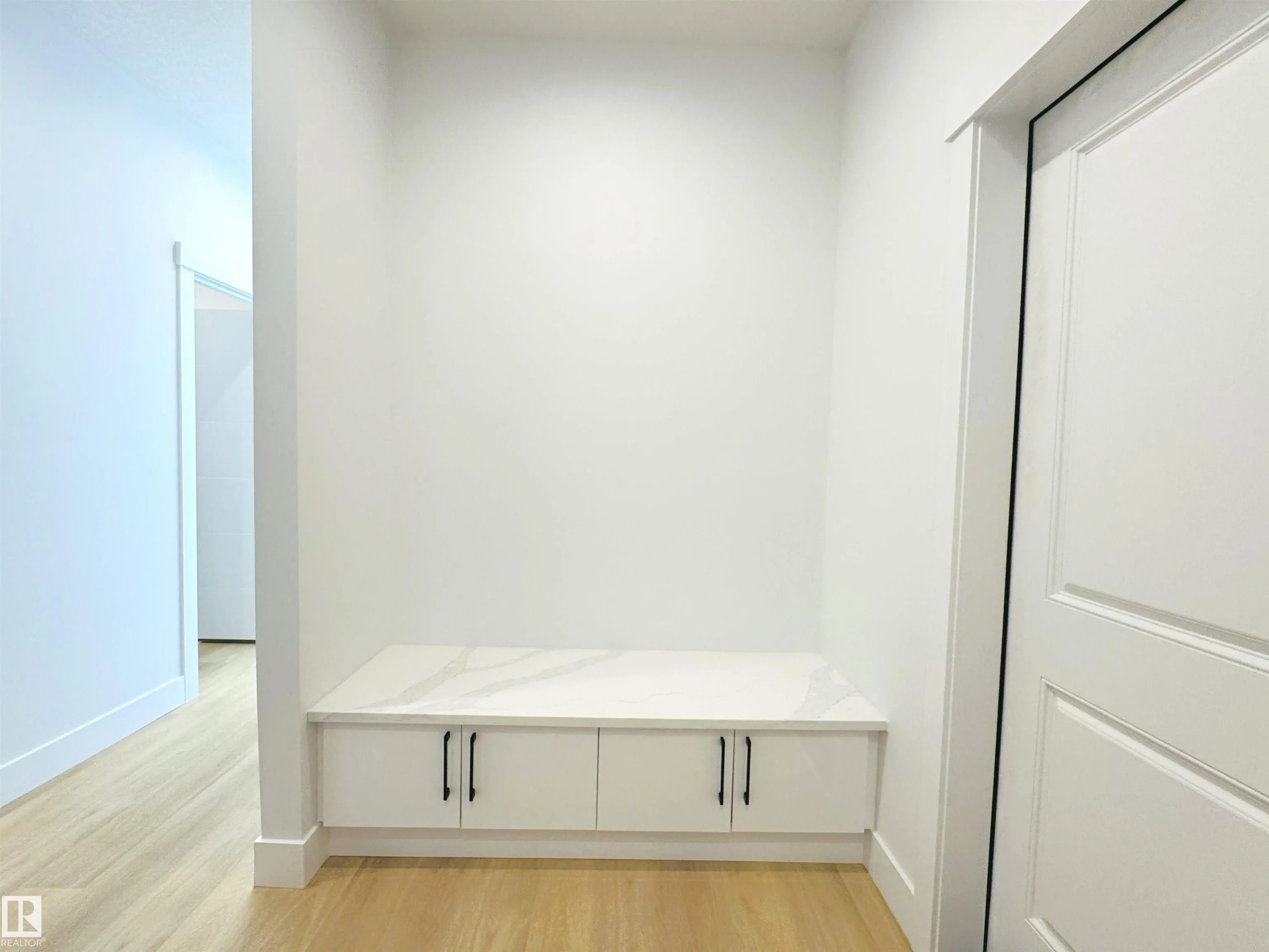 165 Edgewater Cir