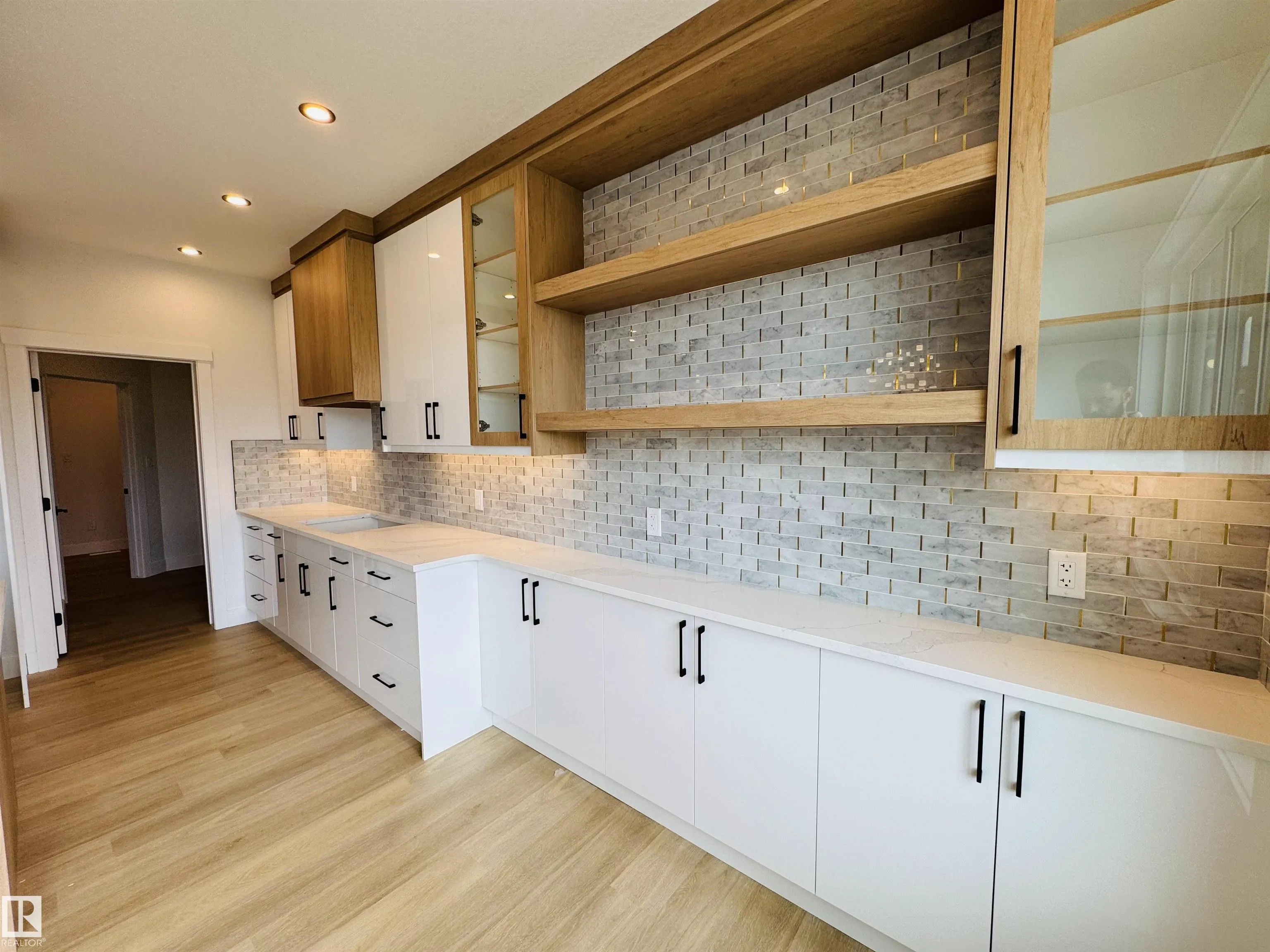 165 Edgewater Cir