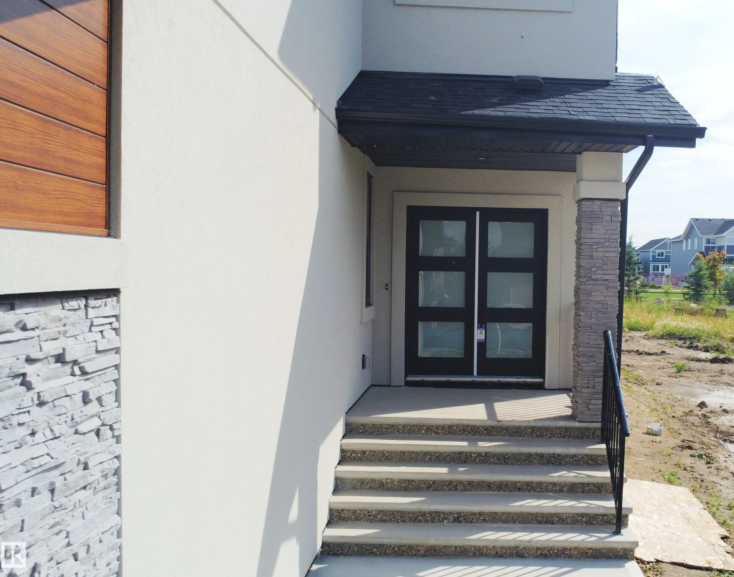 165 Edgewater Cir