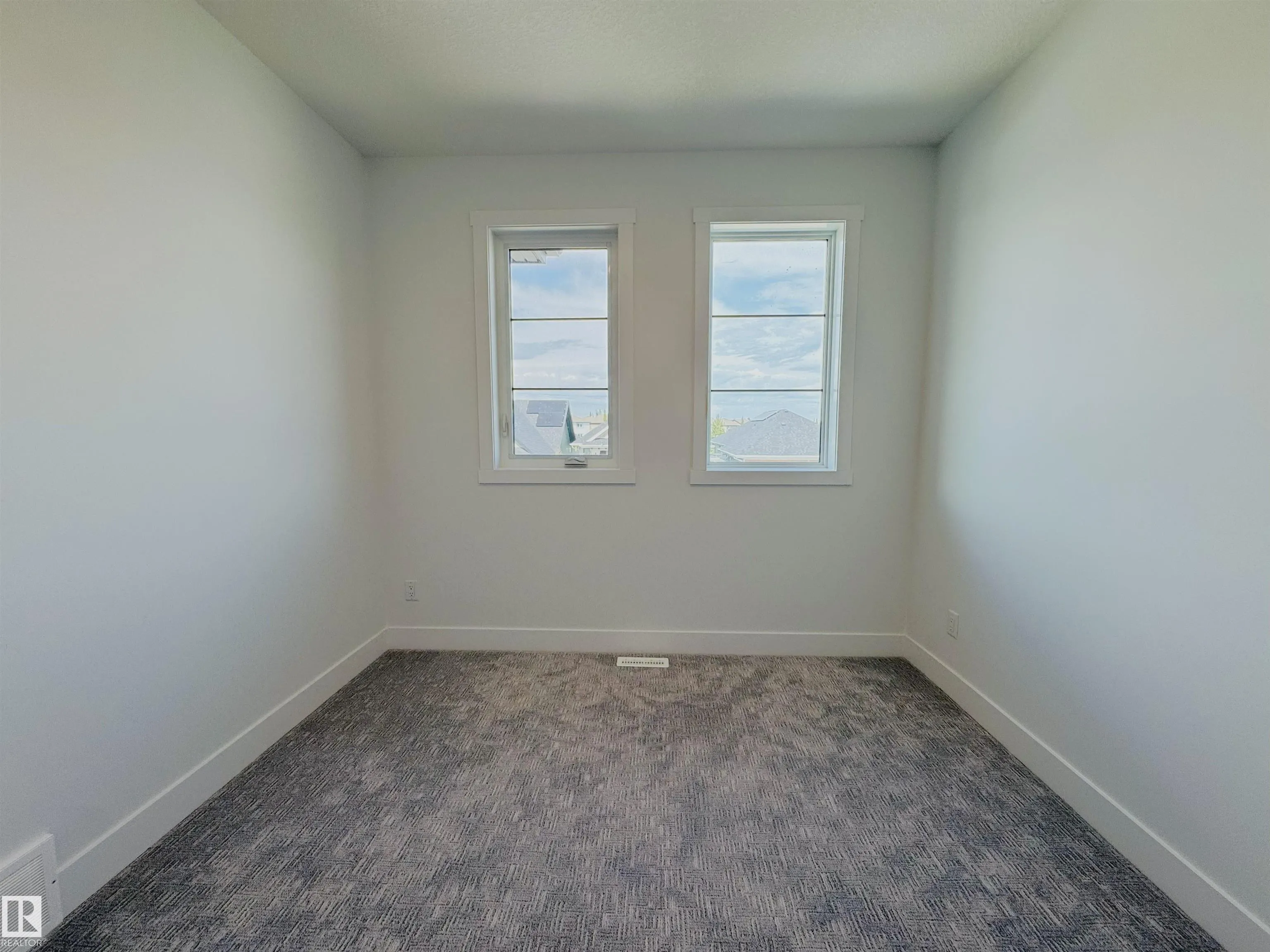 165 Edgewater Cir