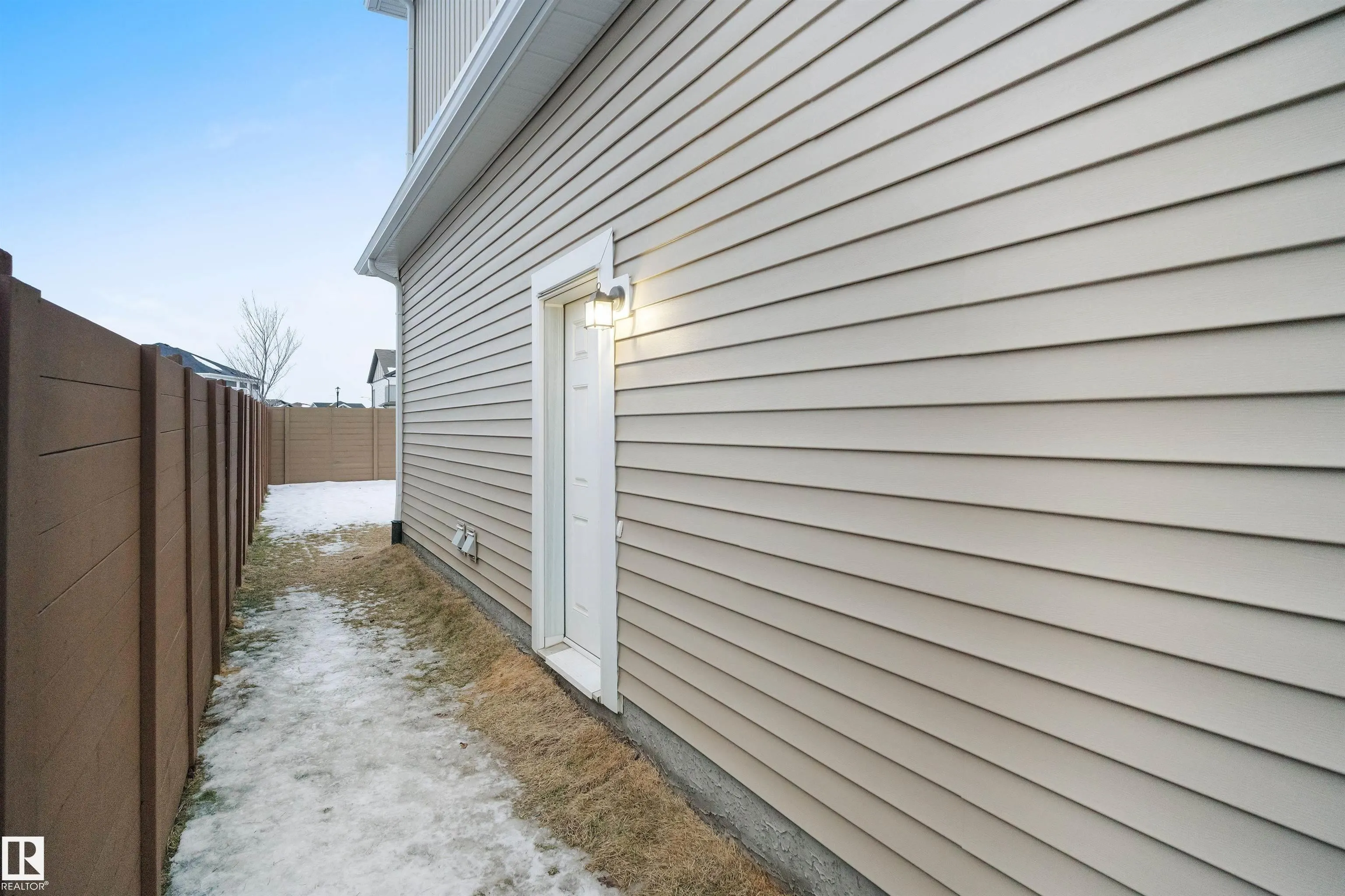 449 CONROY Crescent