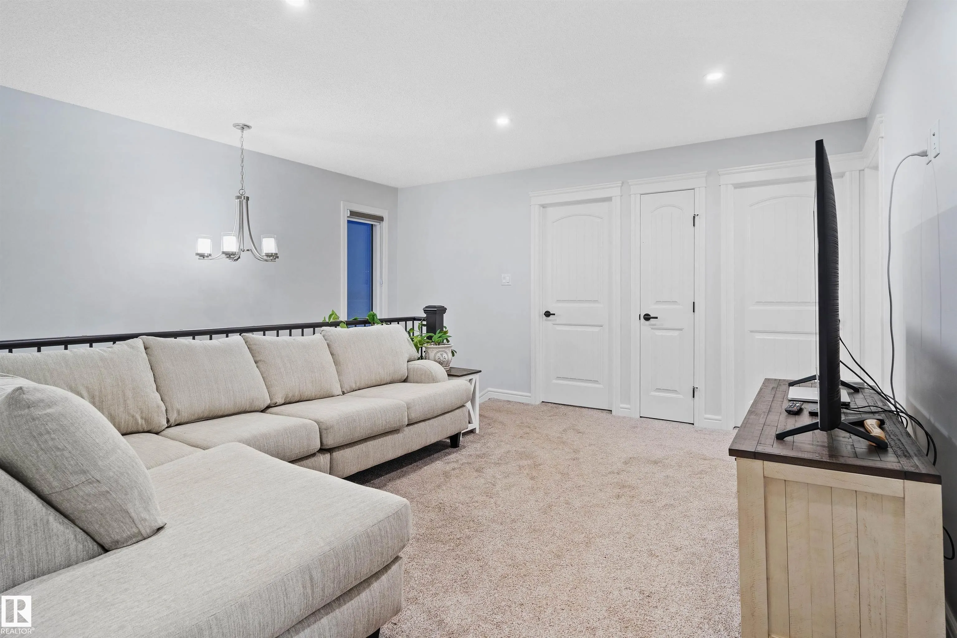 449 CONROY Crescent