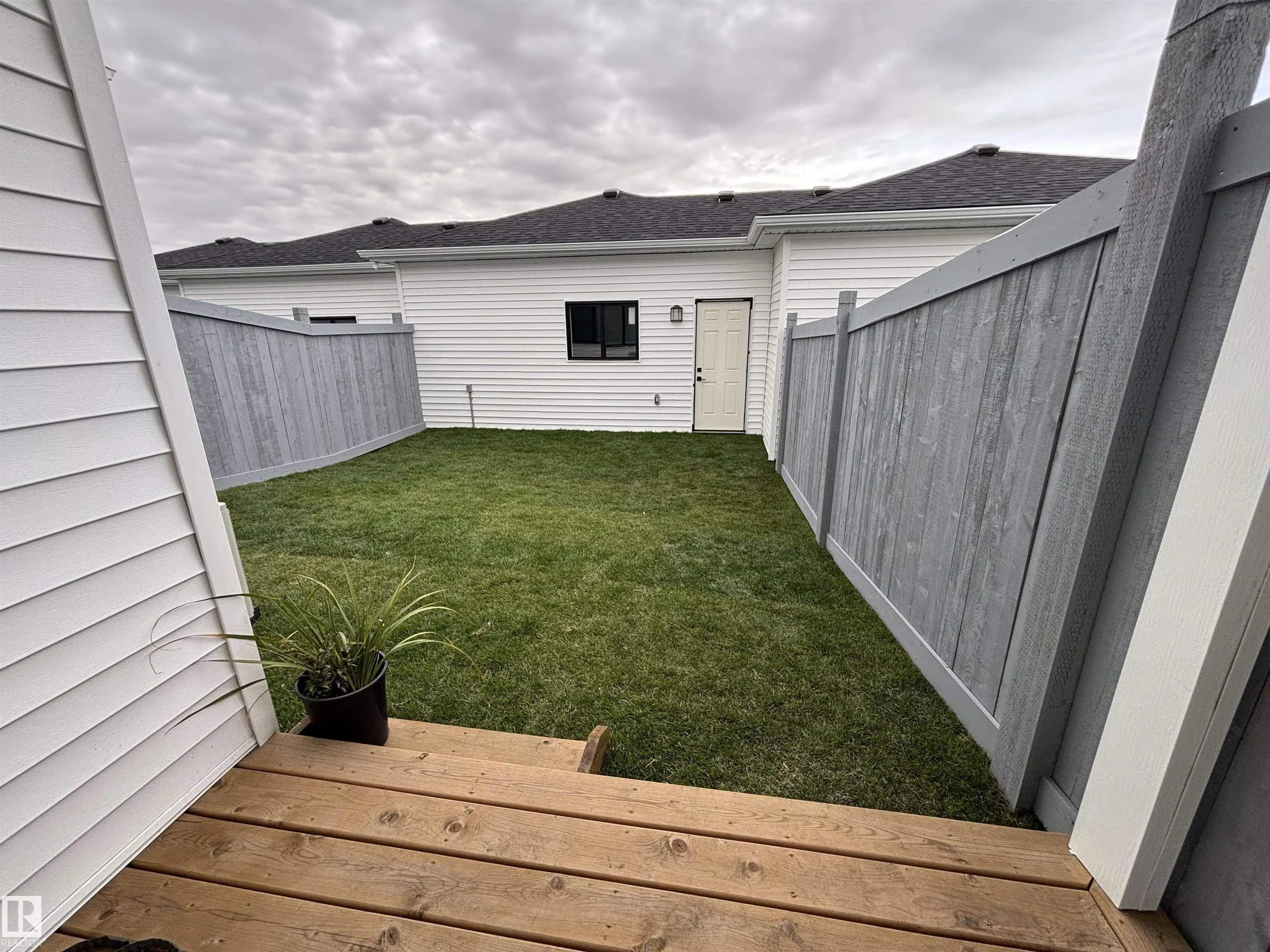 19 DEER MEADOW Crescent