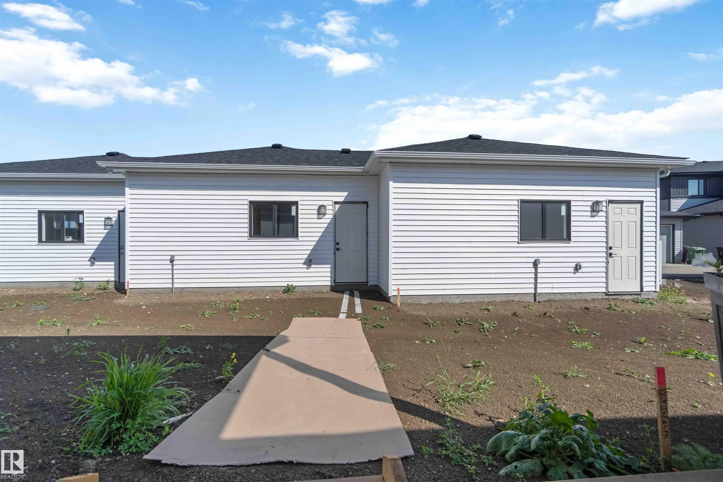 19 DEER MEADOW Crescent