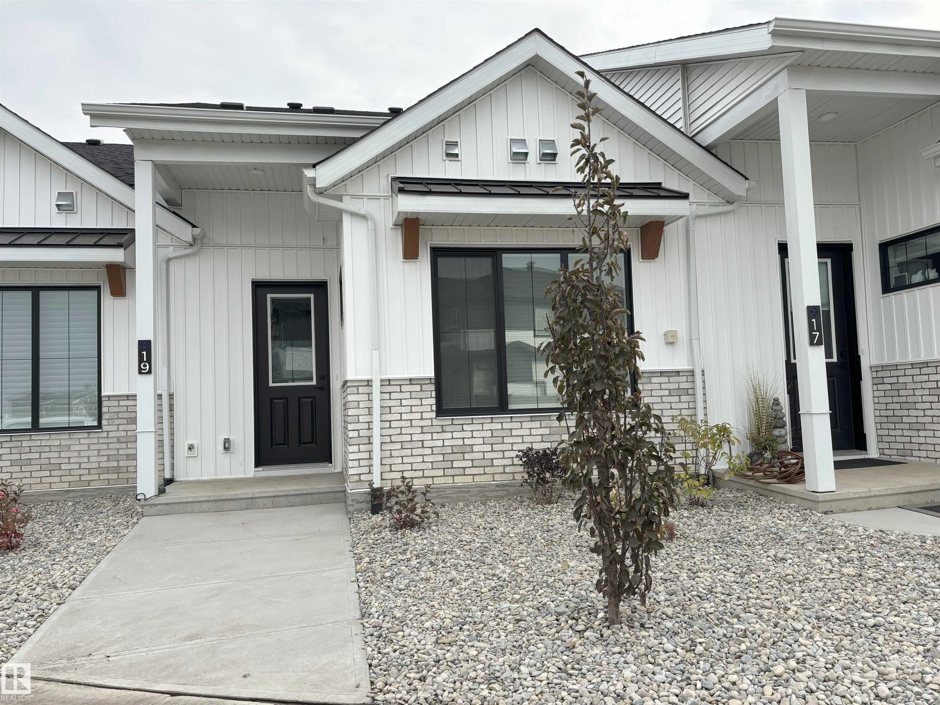 19 DEER MEADOW Crescent