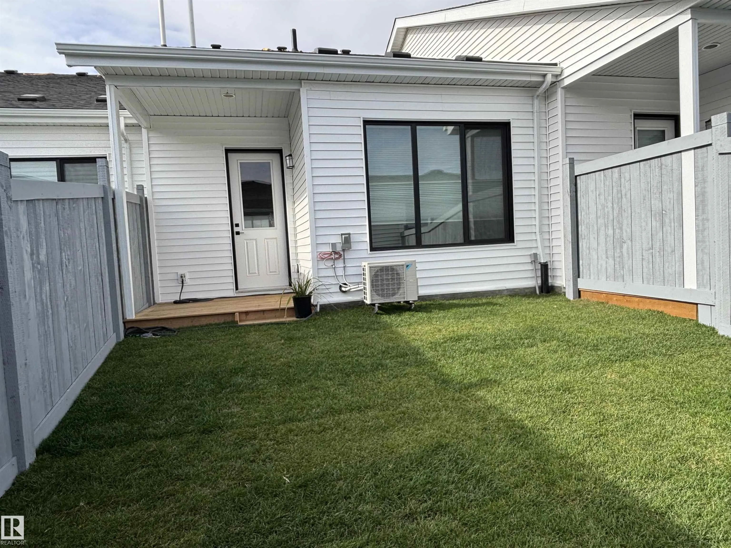 19 DEER MEADOW Crescent