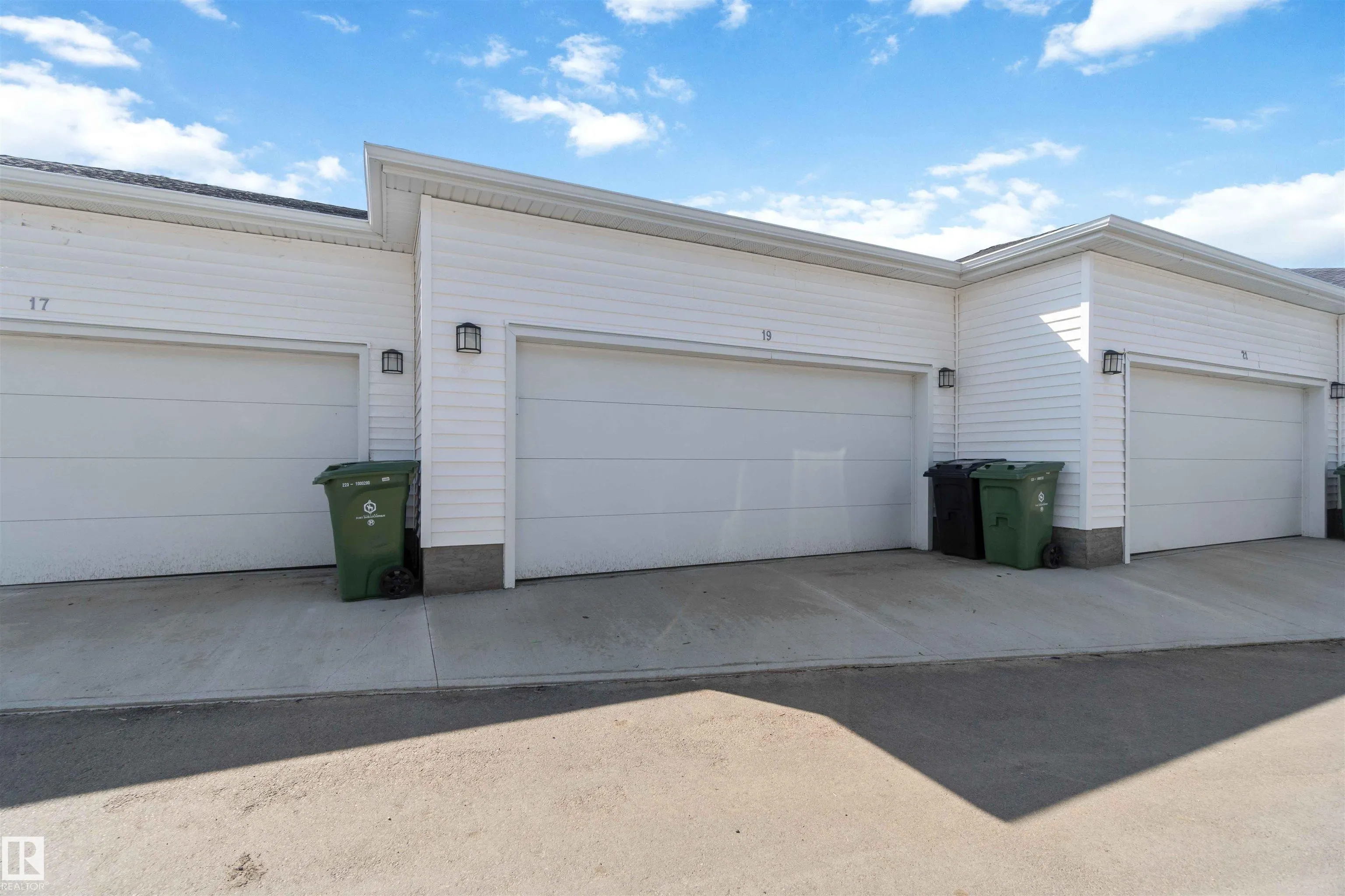 19 DEER MEADOW Crescent