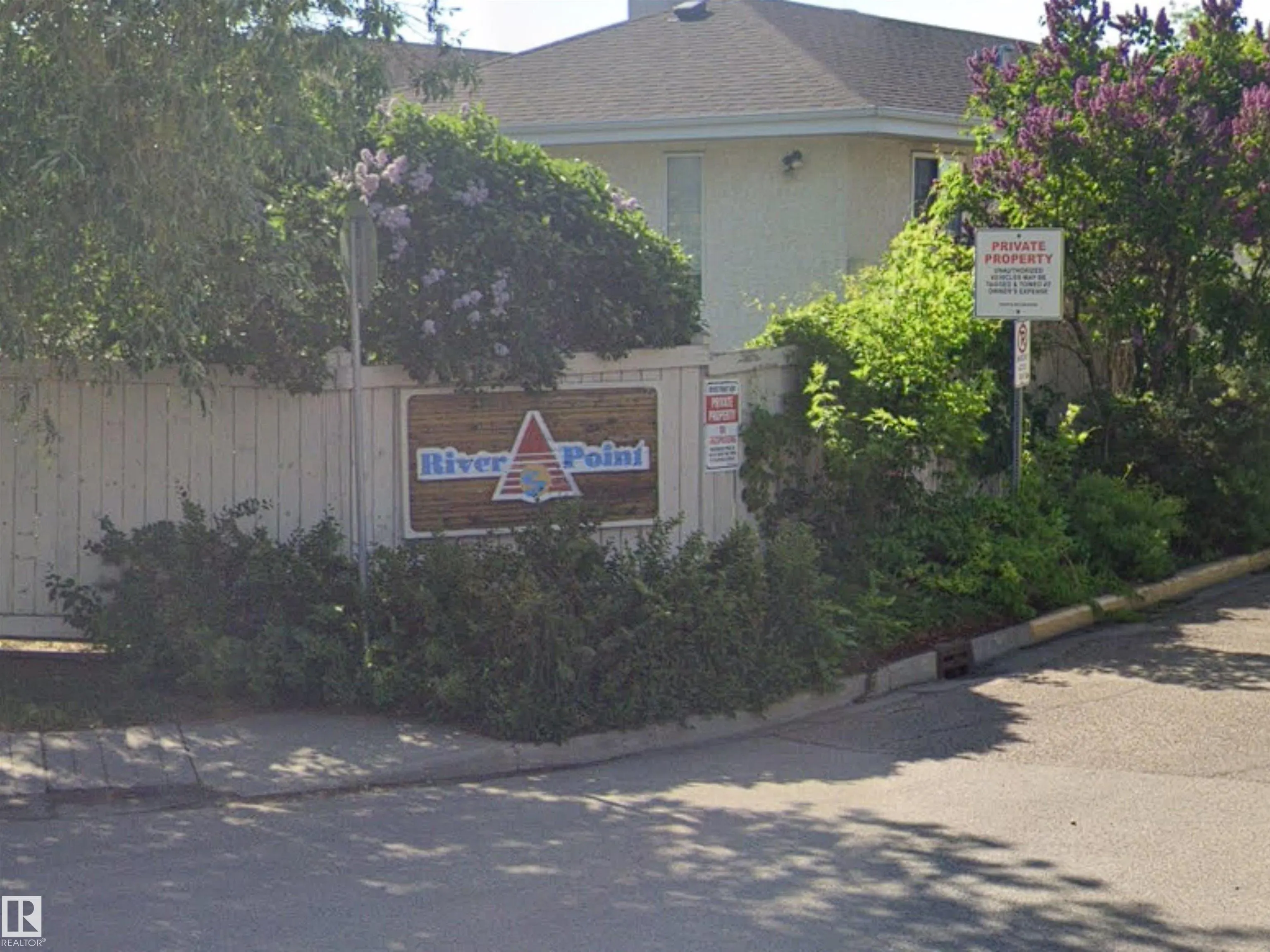176 RIVER Point(e)