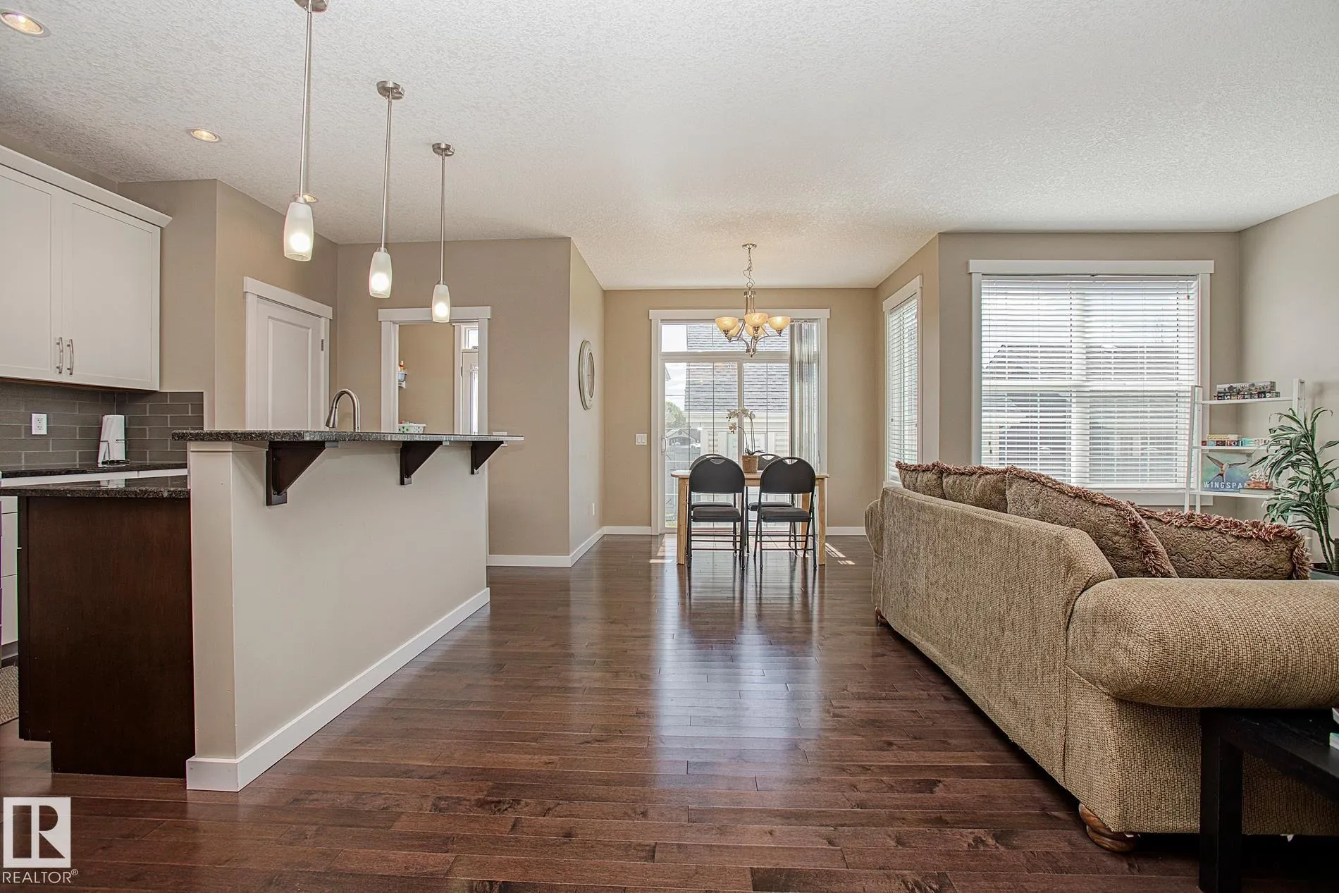 711 DECOTEAU Way