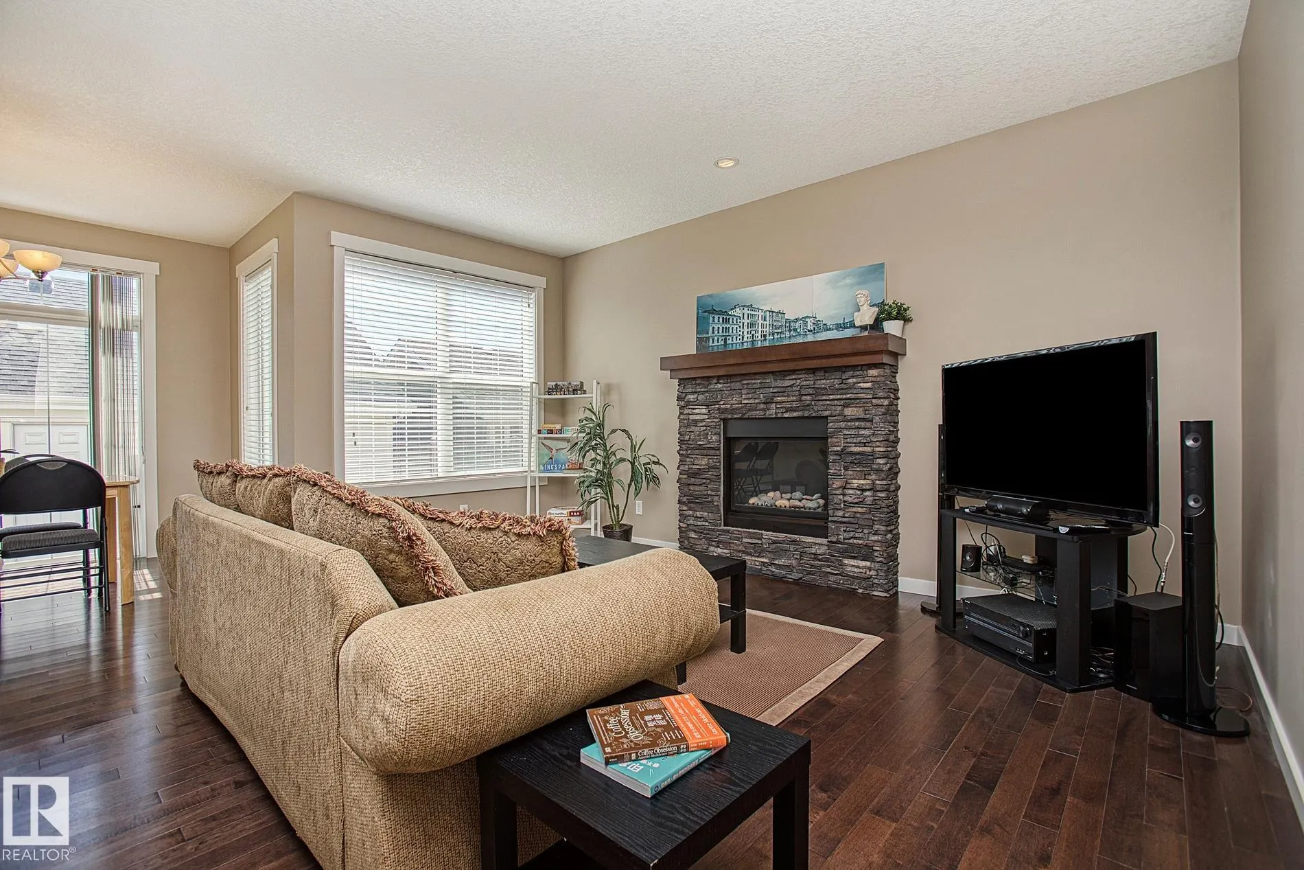 711 DECOTEAU Way