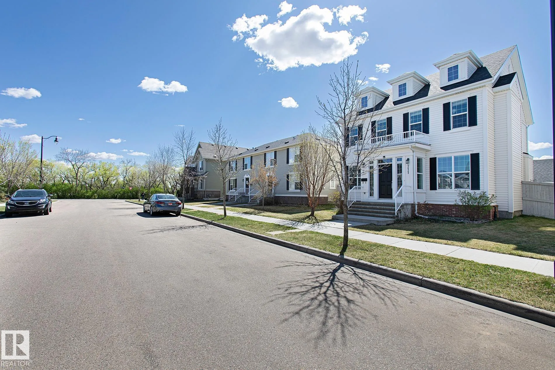 711 DECOTEAU Way