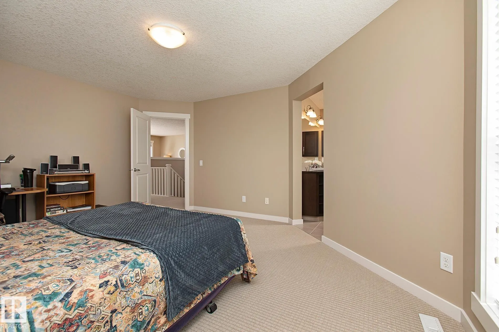 711 DECOTEAU Way
