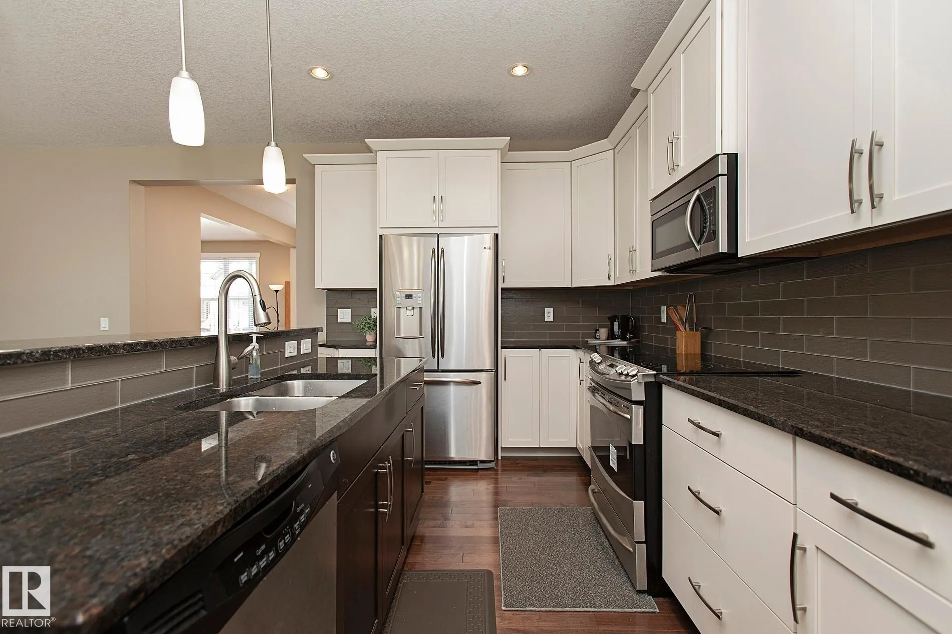 711 DECOTEAU Way