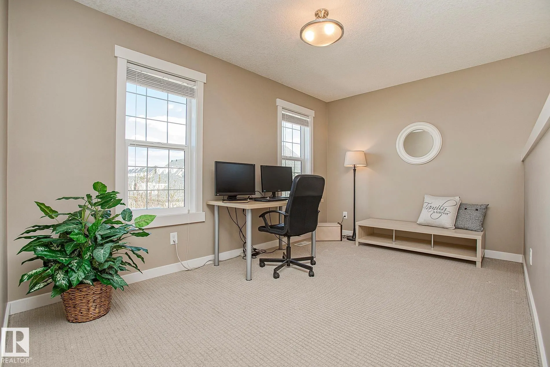 711 DECOTEAU Way