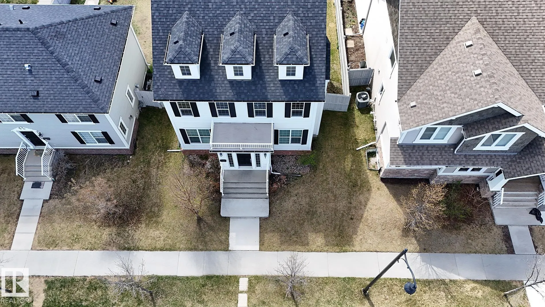 711 DECOTEAU Way