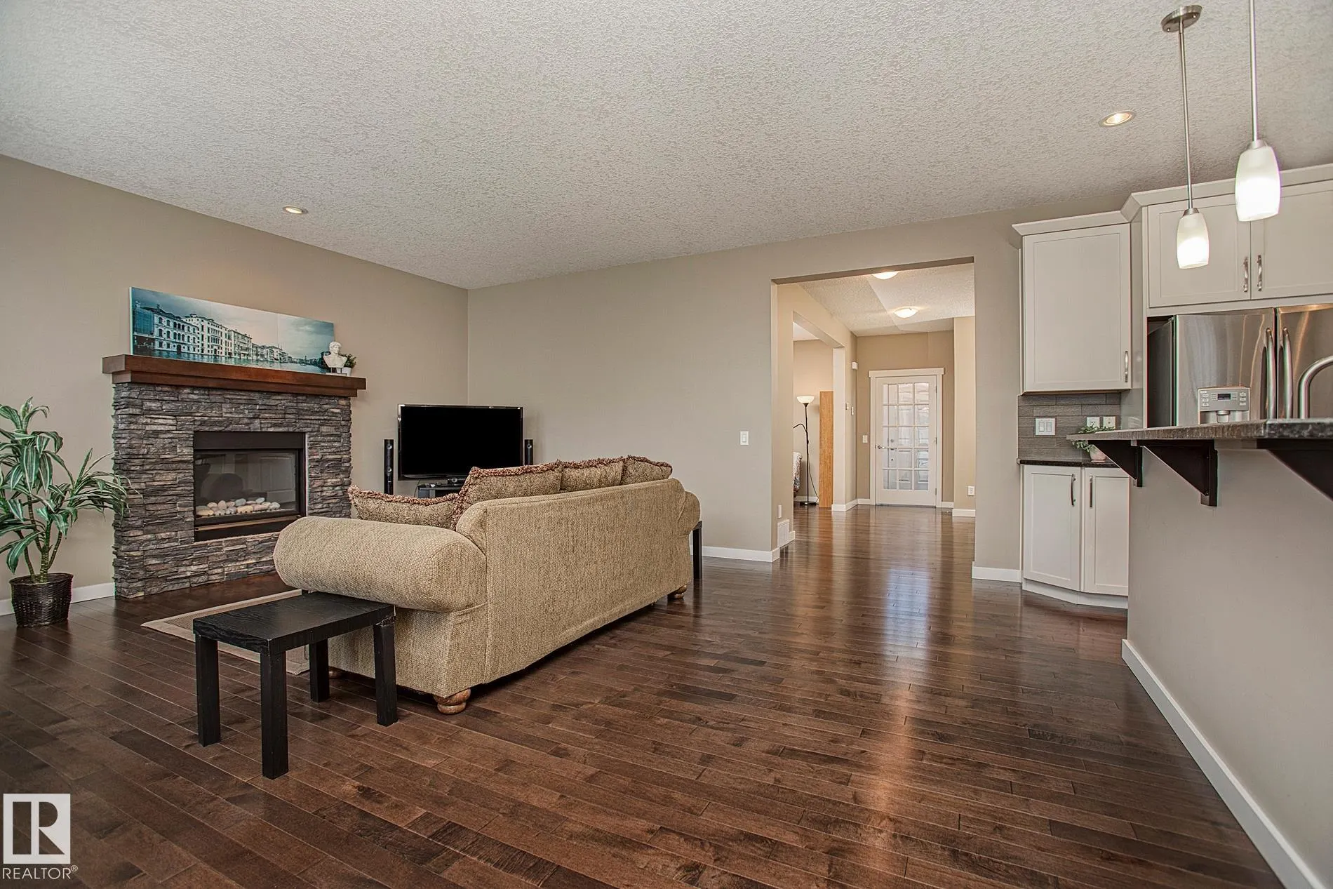 711 DECOTEAU Way